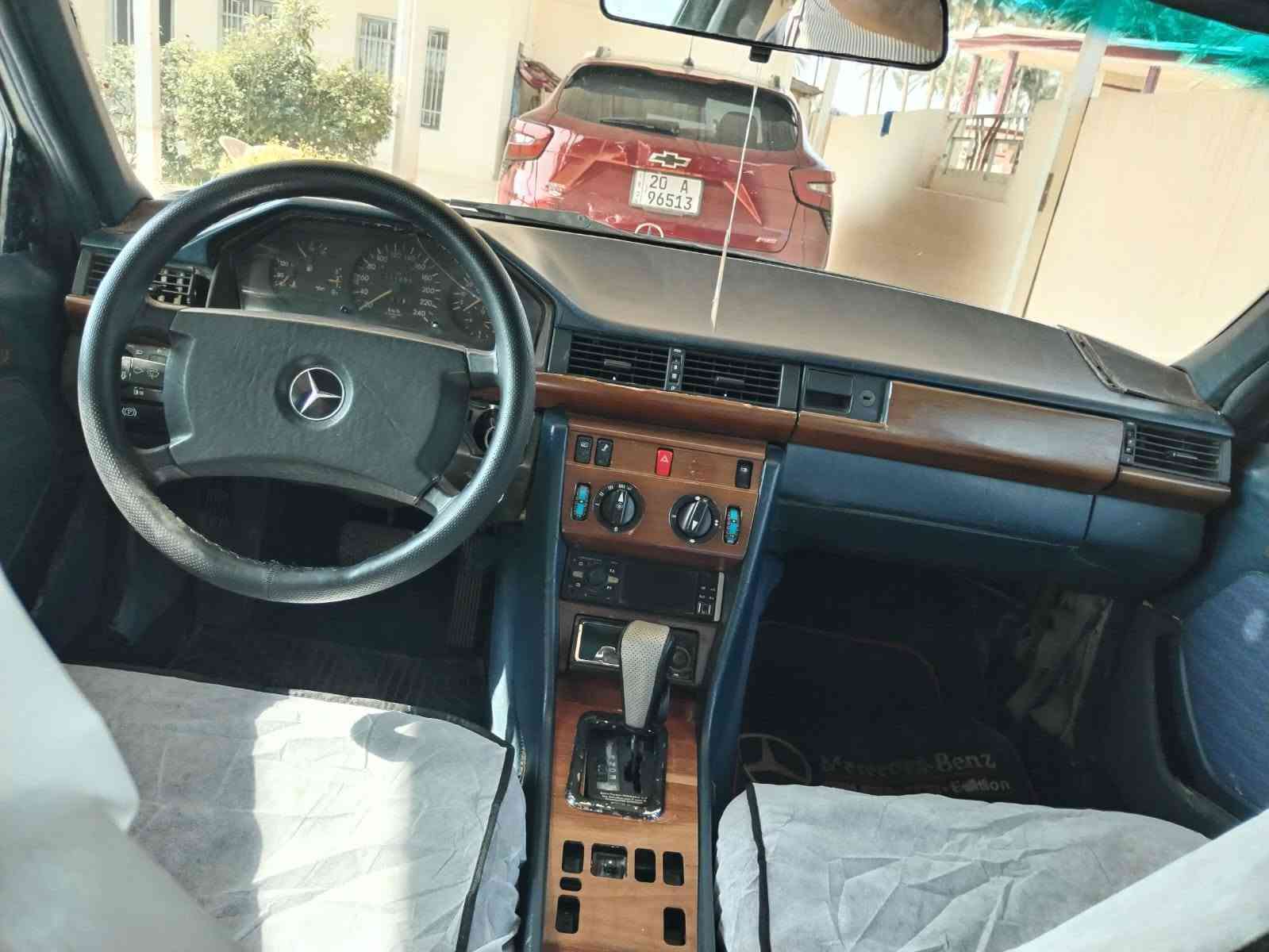 مرسيدس • موديل ٨٩ • رقم بغداد