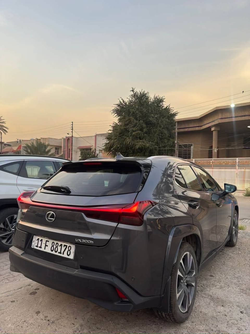 السلام عليكمLexus ux 300h سياره وارد امريكي للبيع
موديل 2025  السياره ماشيه 740mi   هايبرد حادث بسيط للتواصل والاستفسار ع الرقم ***********
