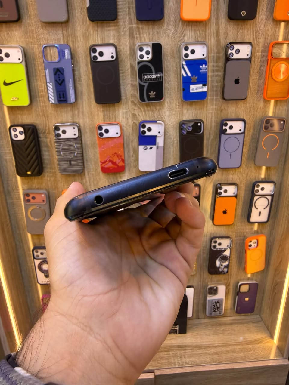 🔥 ASUS ROG PHONE 6D 🔥
🎮 وحش الألعاب بأداء قوي وتصميم مميز

💾 الذاكرة: 256GB
✨ الحالة: مستخدم
💰 السعر: 425,000 دينار
السعر 425،000/اسعار ثابتة

📍 متوفر لدى الملك سنتر 👑
***********
