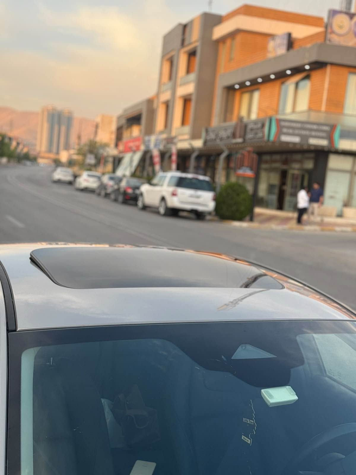 مازدا 3 مۆدیڵ 2025 فوول ڕەنگی خاکی بێ دەبڵ ئەکسڵ و بێ تۆربۆ 
مواصەفات سلاید و ئۆتۆ هۆڵد و ئۆتۆ قوفلی مەرکەزی لایت زینۆن و کوشن کارەبا و کوشن خەزن و کوشن گەرم جلد و حاسەی 360 و قەپات مواصەفاتە تەنها 7 هەزار مایل ڕۆێشتووە ماشاء الله سەیارەکە زۆر زۆر تازەیە 
تەنها دوو پەڵەی بچووک بۆیاخی هەیە بێ ناو گرتن ئێرباگ تەنها سووکان تەقییە بە شەرتی گێڕ و مەکینە و هەموو شتێک تازە داخل بووە ( 90 ڕۆژ کاتی لەگەڵایە ) 
شوێن : سلێمانی 
ژمارەیی موبایل : *********** السليمانية, العراق
