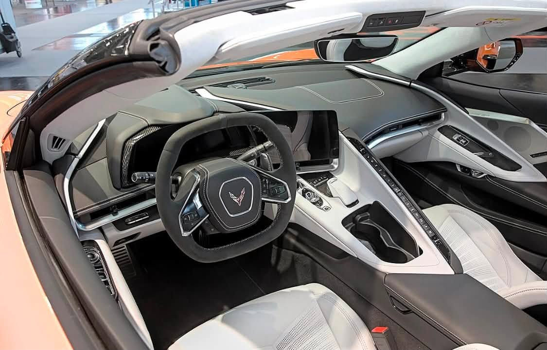 ️🔥 المنشور — عراقي ( للشرح فقط ) 

من تشوفها تكول هاي مو سيارة… هاي صاروخ 😮‍💨🔥

هاي Chevrolet Corvette C8، والشي اللي يميزها إن المحرك صار بالنص ورا السايق، مو قدام مثل الكورفيتات القديمة.

🔧 شنو عدنا؟

🔥 محرك 6.2 لتر V8 LT2
💨 حوالي 490 حصان
⚡ عزم حوالي 630 نيوتن متر
⚙️ قير 8 سرعات دبل كلتش
🛞 دفع خلفي
💺 مقعدين

والحچي مو بس أرقام…

😮‍💨 من تدوس عليها تعرف شنو يعني سيارة رياضية حقيقية.

شكلها واطي وعريض، والداخلية كلها موجهة للسواق، والمحرك ورا المقعدين يعطيها شكل وأداء مختلف تمامًا.

والأحلى؟
الـC8 مو بس شكل… نسخة Stingray توصل 0–100 تقريبًا بـ3 ثواني حسب التجهيز. 

يعني إذا تريد سيارة:
🔥 شكلها يلفت
🔥 صوت V8
🔥 أداء قوي
🔥 وحضور يخليك تنشاف من بعيد

الـCorvette C8 ما تحتاج تعريف. 🏎️🔥

💬 هسه السؤال:

🐎 Mustang GT
🐈‍⬛ Hellcat
🏎️ Corvette C8

إذا الثلاثة قدامك… شنو تاخذ؟ 👇

━━━━━━━━━━━━━━

🚗 أبو العز لتجارة السيارات
📞 ***********

#أبو_العز_لتجارة_السيارات #Corvette #CorvetteC8 #Stingray #Chevrolet #كورفيت #سيارات #العراق
