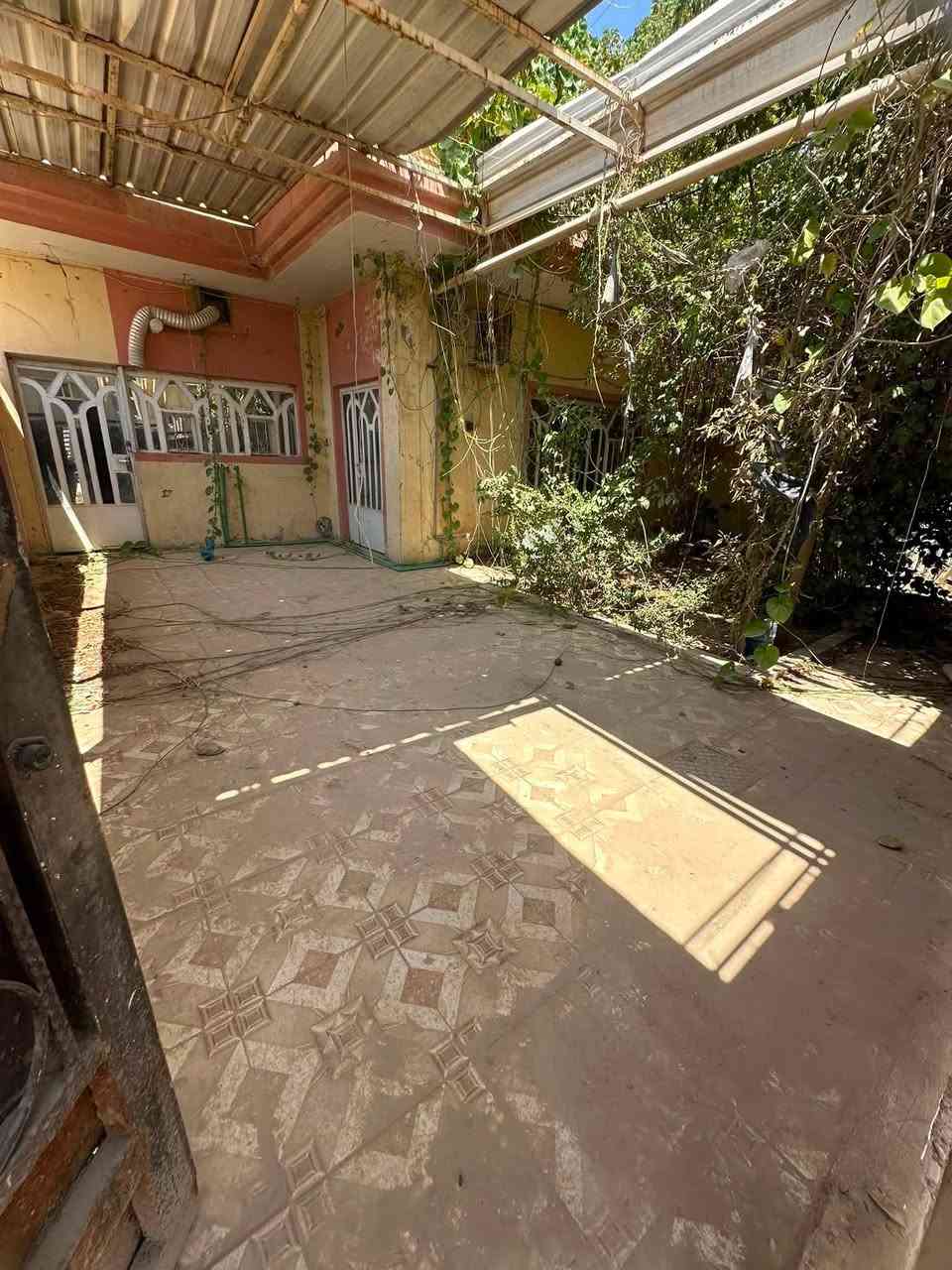 🏠 بيت للبيع في الحلة – حي العسكري
📍 العنوان: الحلة / حي العسكري / شارع 80 / طريق النجف
📐 المساحة: 250 م²
📜 طابو صرف

✨ تفاصيل البيت:
• غرفتين نوم
• هول
• صالة
• مطبخ
• الطابق الثاني يحتوي على كرفان بمساحة 3×6

📞 للاستفسار والتواصل:
***********

🔑 بيت مناسب للسكن وموقعه مميز، للجادين فقط التواصل على الرقم أعلاه.
