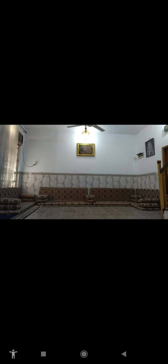 بيت للبيع أو الأيجار
بمساحة 150 متر نظيف جداً كامل الخدمات 
التاجي أبو عظام خلف السايلو 
للاستفسار ***********
