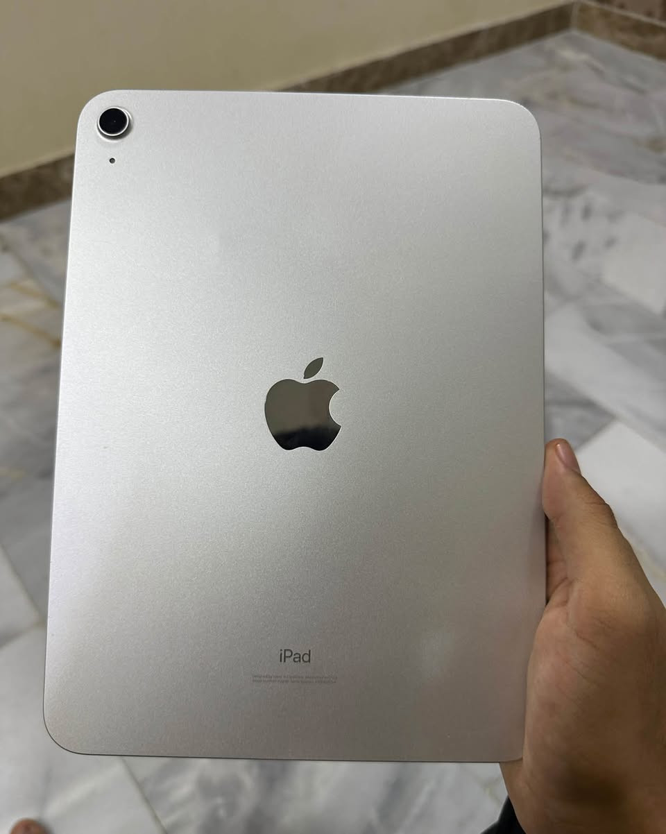 السلام عليكم 

ايباد 10 معالج A16 ذاكرة 64GB بطارية 85% من الحاسبة نظافة عالية مداخل تصليح ولا مبدل بي أي شي وكلشي بي سليم وشغال نظافة 90% مثل ما مووضح بالصورة الكلاسة فقط بيها طبع اصبع اثر استخدام مثل ما موضح وما مأثرة ابد ملحقاتة شاحن كامل و كفر وكارتونة
سعرة قفل 360 الف 

مكاني البلديات 
واتساب ***********
