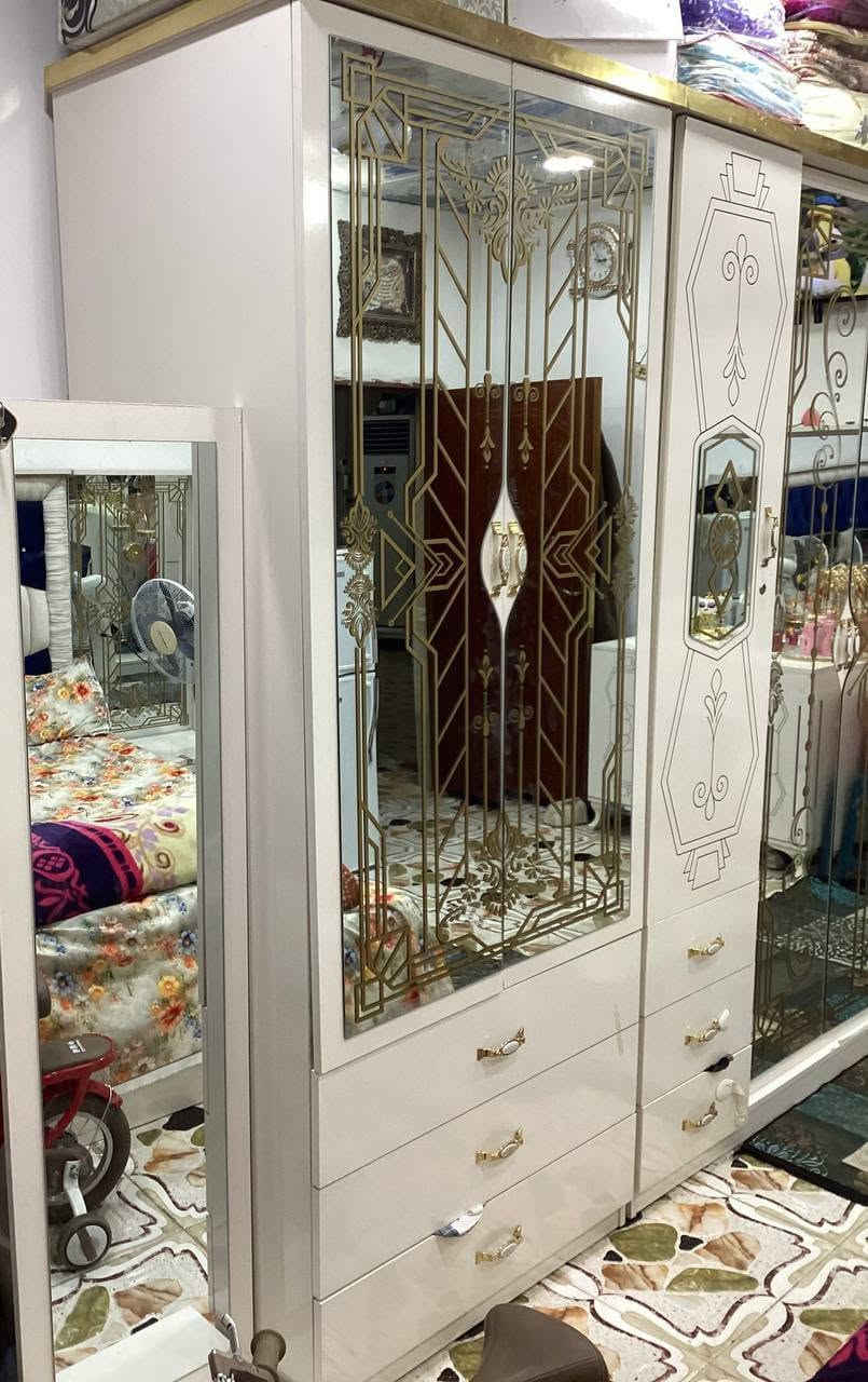 غرفه كامله وضخمه تركيه خت جديده كلش حلوه ونضيفه اللبيع سعر خاص بس للشراي أو تصال ع رقم 
***********
