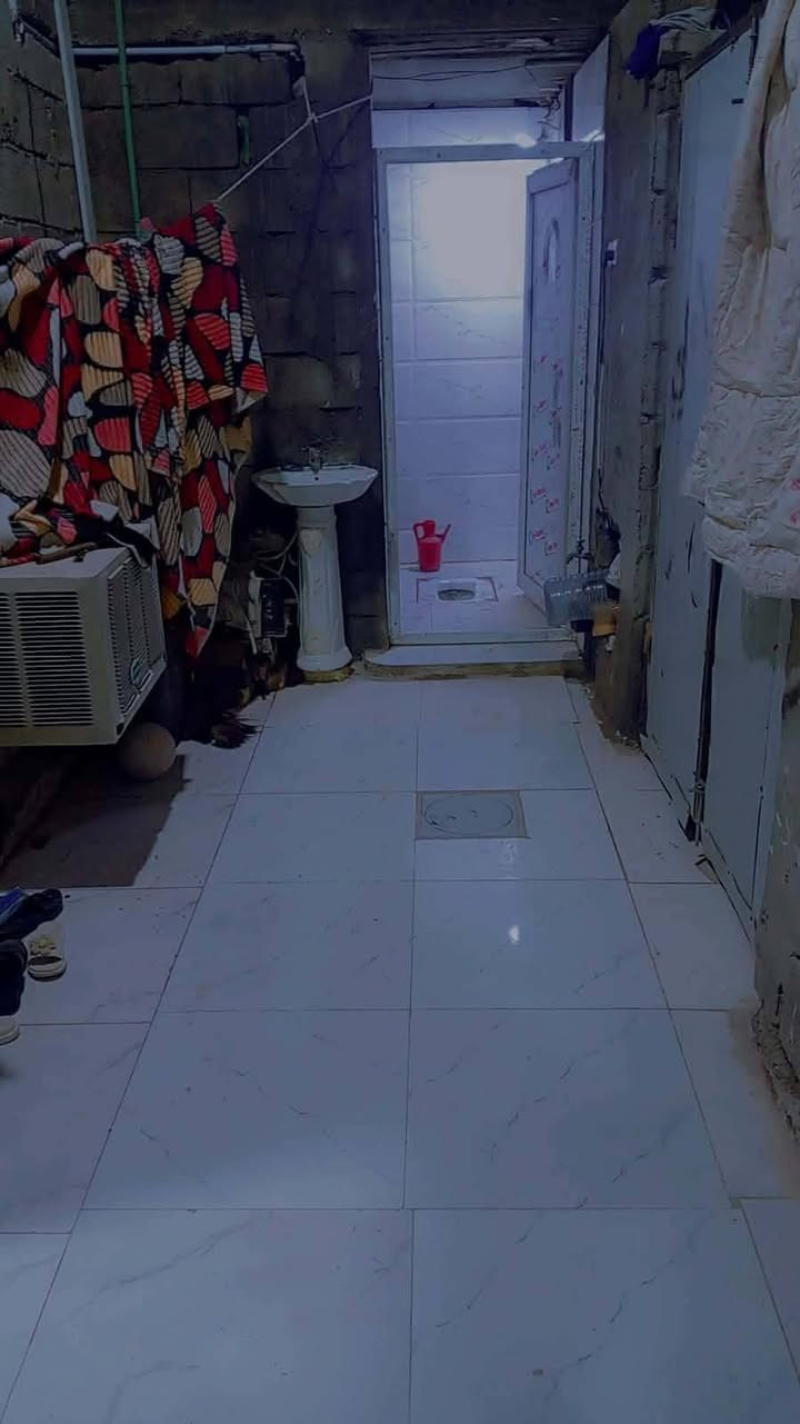 بيت للبيع  مساحته 100م مربع طابقين الطابق الجوه غرفه وهول ودوانيه ومطبخ وحمامات /و الطابق الفوك 3غرف وحمام / طابو زراعي /العنوان التنومه الصالحيه قرب عقارات الفيروزية وقريب ع التله الي يم سيد جابر خدمات ماي كهرباء شارع تبليط بس البيت بيه نقص  الفوك غرفتين وهول ملبوخات وغرفه كامله /والجوه كامل كله السعر 80 وبي مجال استفسار ع رقمي بي واتساب ***********
