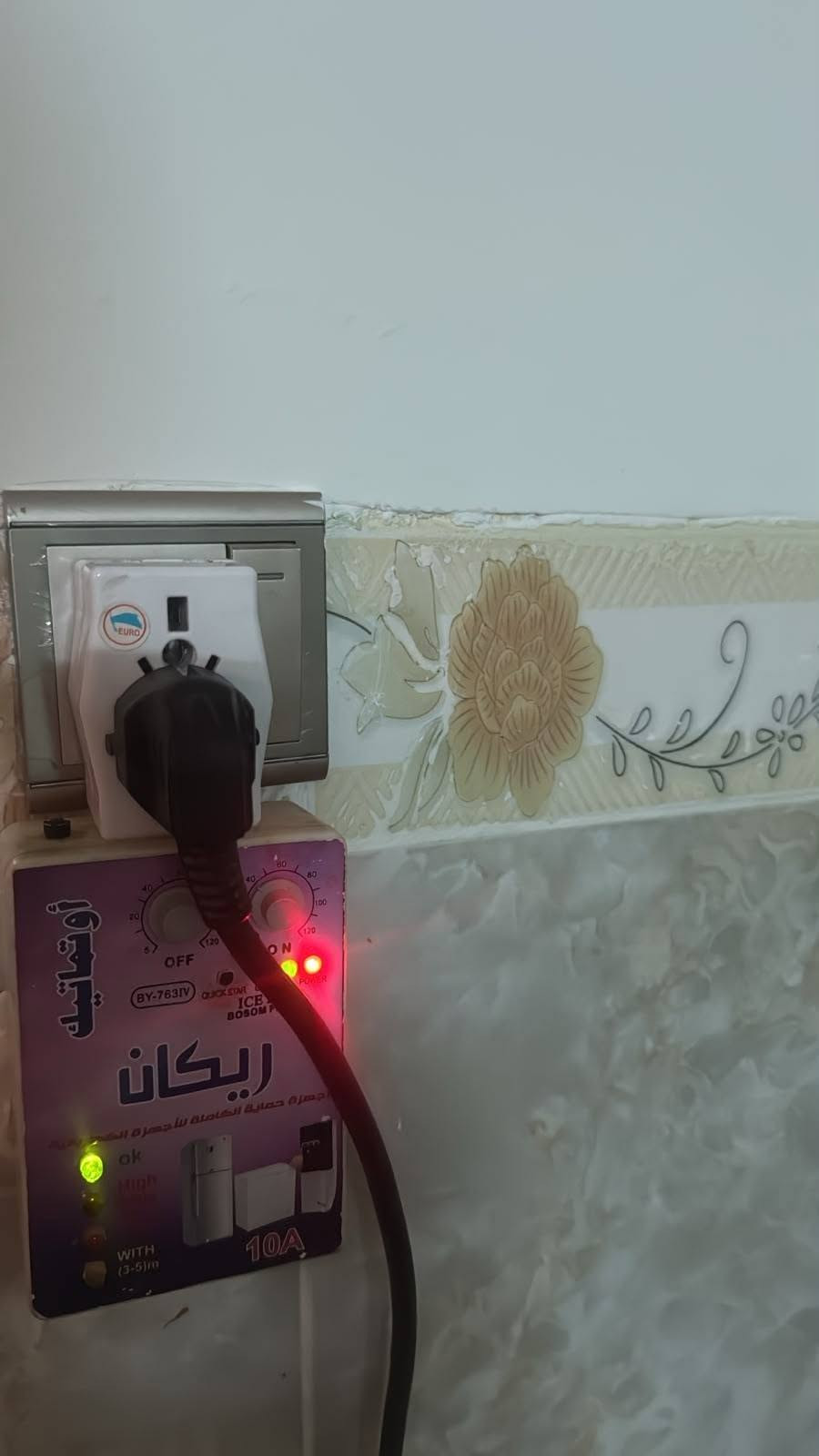 مجمدة للبيع نوع كونكورت نظيف شرط الشغال ثلج بس اوتوماتيك عاطل يشتغل بجهاز توقيت قياس واجهة 100 سم عمق 60 سم سعر 175 الي يريد يخابر على رقم ***********
