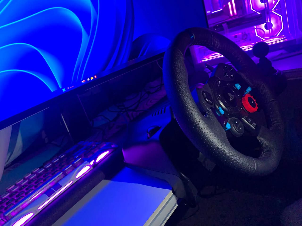 Logitech G29 مستخدم شهر فقط
اشتريته جديد
وياه الگير

سعره 250,000 الف مكاني كربلاء
للتواصل ***********
