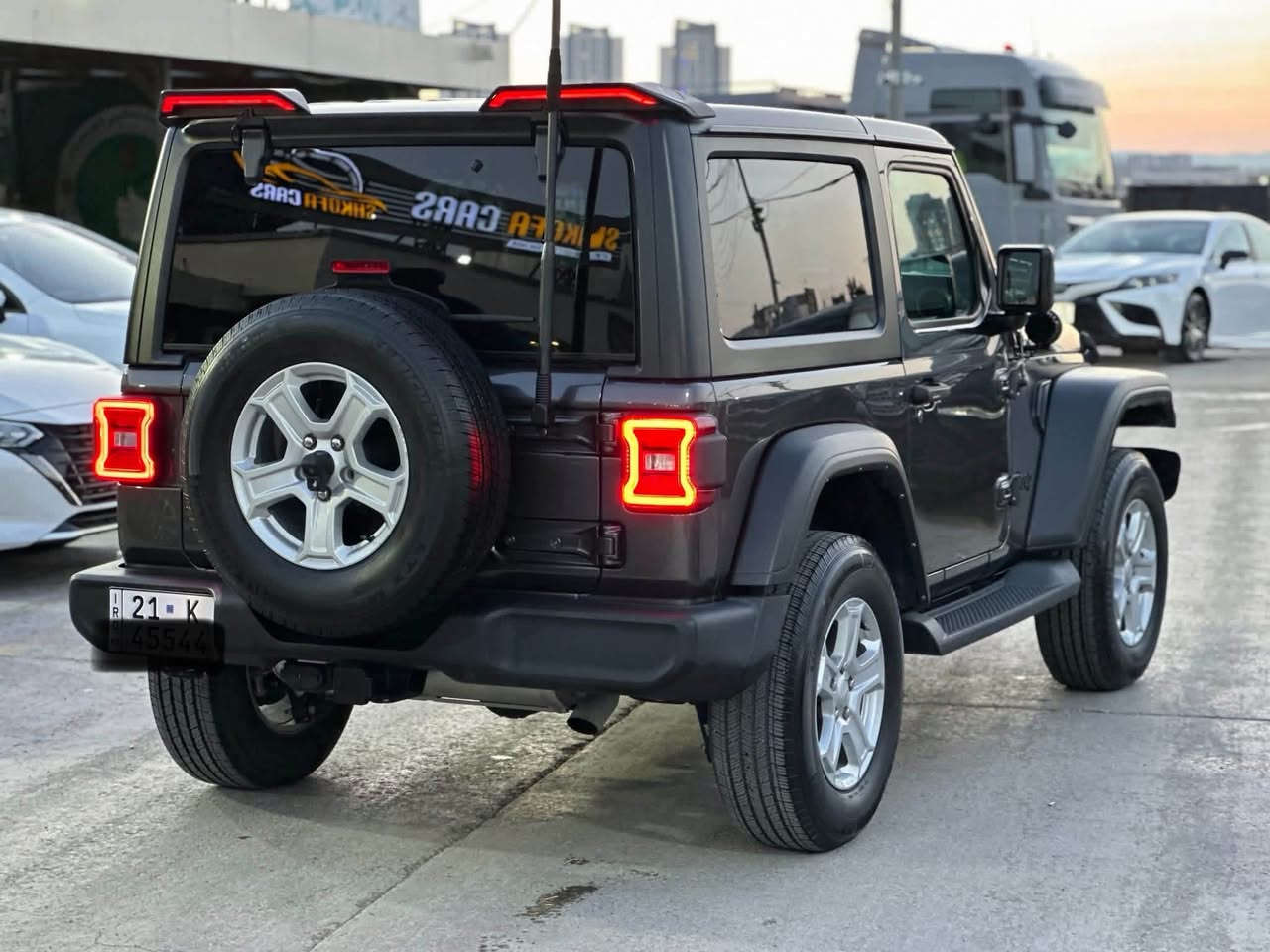 سلام عليكم 
جيب رنكلر 
موديل ٢٠٢٢ 
مواسه فات ليمتد 
دبل اكسل 
جام كهربائي 
كوشن حلد 
يده بسمه 
رادار 
كاميرا 
٤ سلندر توربو 
ماشيه ٤٣٠٠٠ كم حقيقى 
بس بيها شويه بارد بوند بدل بيلادى مابى سبوخ سياره 
ايرباك بس سوكان بدل بيلادى
تحويل غرامه بشرت 
عنوان سليمانيه 
***********

