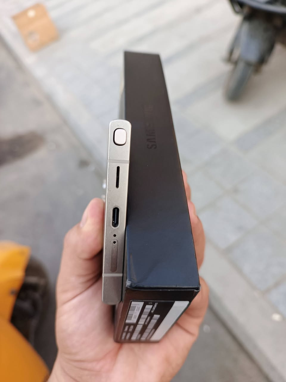 سامسونك s24 Ultra 
سامسونك s24 Ultra 
 وكاله عين الفهد كامل ملحقات نضافه ١٠٠
السعر880 عنوان بغداد الشعله
 ***********
