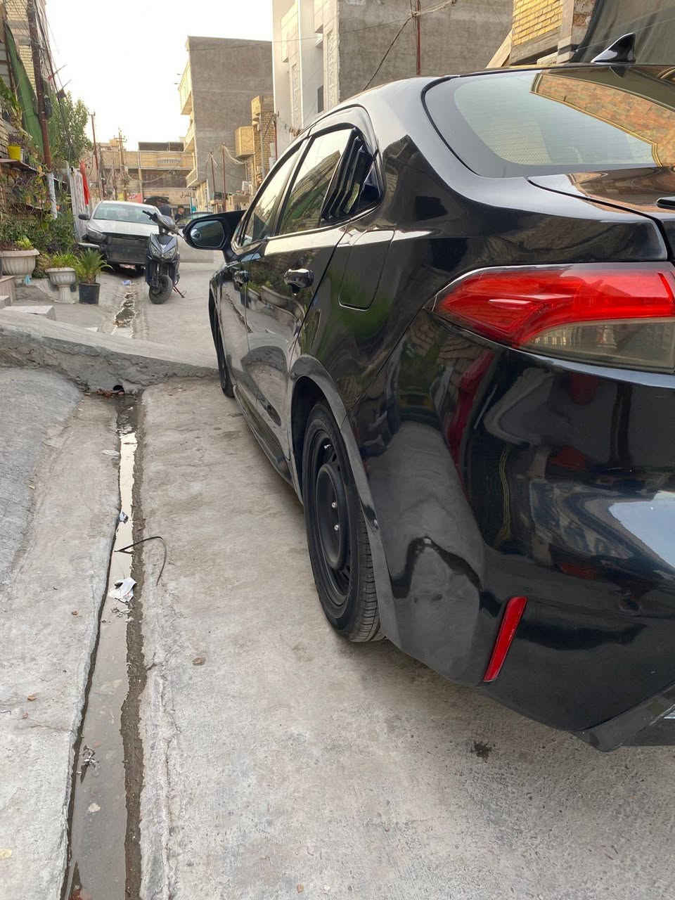 السلام عليكم كورلا وارد امريكي موديل2020  فئه SE رياضي محرك2000 حادثها والسونار مرفق بالصور بأسمي السيارة ماشية 113ميل رقم بغداد مكان سياره بغداد الحرية 
للاتصال***********
السعر 125
