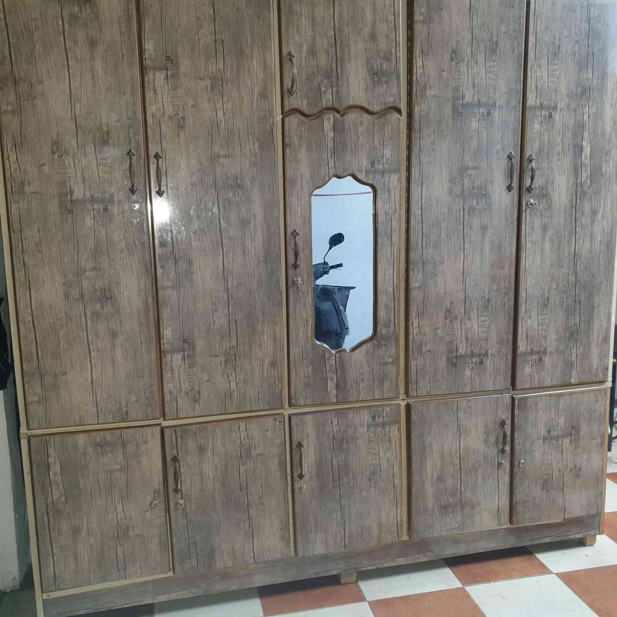 كنتور سليماني للبيع نظيف عنوان كركوك حي اسراى سعر ١٥٠ الف  ***********
