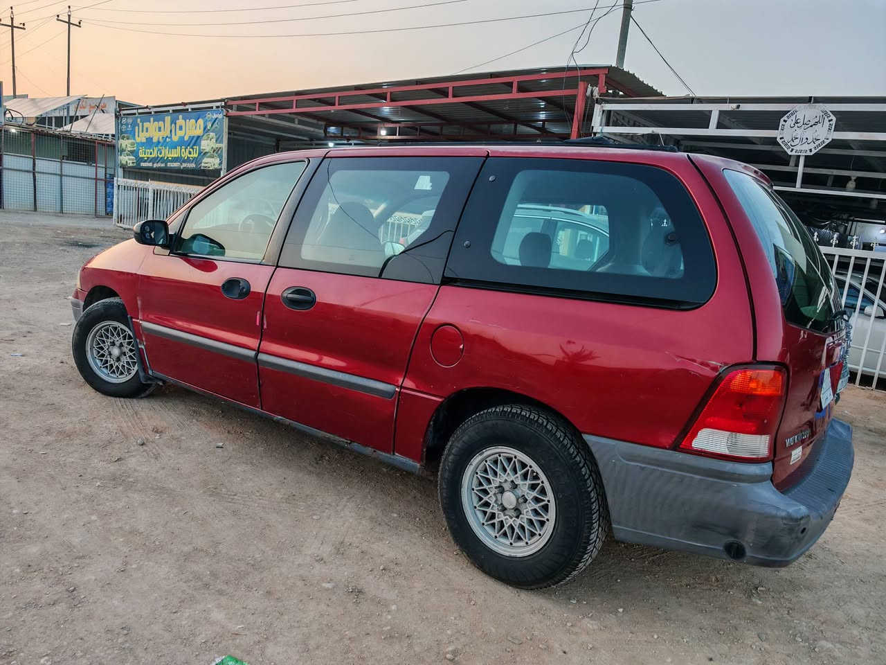 للبيع: فورد ويندستار (Ford Windstar) عائلية بحالة ممتازة 🚗✨الموديل:   2000 رقم بغداد
لون السيارة: [احمر]

تناقل السرعة (القير): [اتوماتيك ]

المحرك (المكينة): بحالة جيدة جداً . بیها منظومه غاز 

الصالون الداخلي: كراسي قماش (7 مقاعد).

الحالة العامة: السيارة ميكانيكياً جاهزه والبدي مالتها حلو نضيف 

📍 الموقع: [بابل /الشوملي]/للاتصال 

 *********** متوقر واتساب 

💰 السعر المطلوب: [45 قابل للتفاوض]
