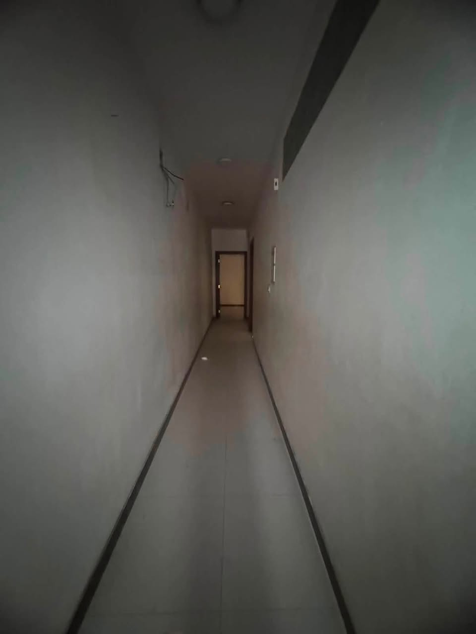 #للاستفسار__في__السيديه
وحده سكنيه طابق اول 

تحتوي على 3 غرف وصاله ومطبخ وحمام 

بدل الايجار 900 الف 

للأستفسار ***********
