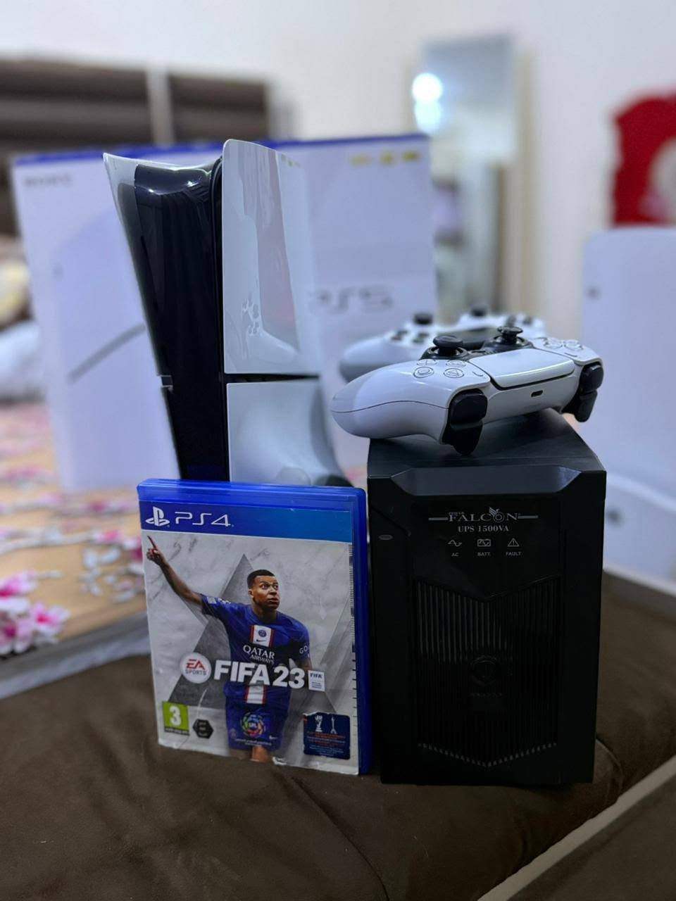 السلام عليكم بلي 5 سلم للبيع
✅كامل ملحقات 
✅كارتون الاصلي 
✅كيبل تشغيل 
✅كيبل HDMI اصلي 
✅قرص فيفا 23
✅جوستك اصلي 
✅جوستك 4 اصلي
✅مع ups يو بي اس قوه 1500 
الجهاز جديد لا نصلح ولا بي مشكله 
سعر 775 الف
مكاني بغداد الدوره 
***********
