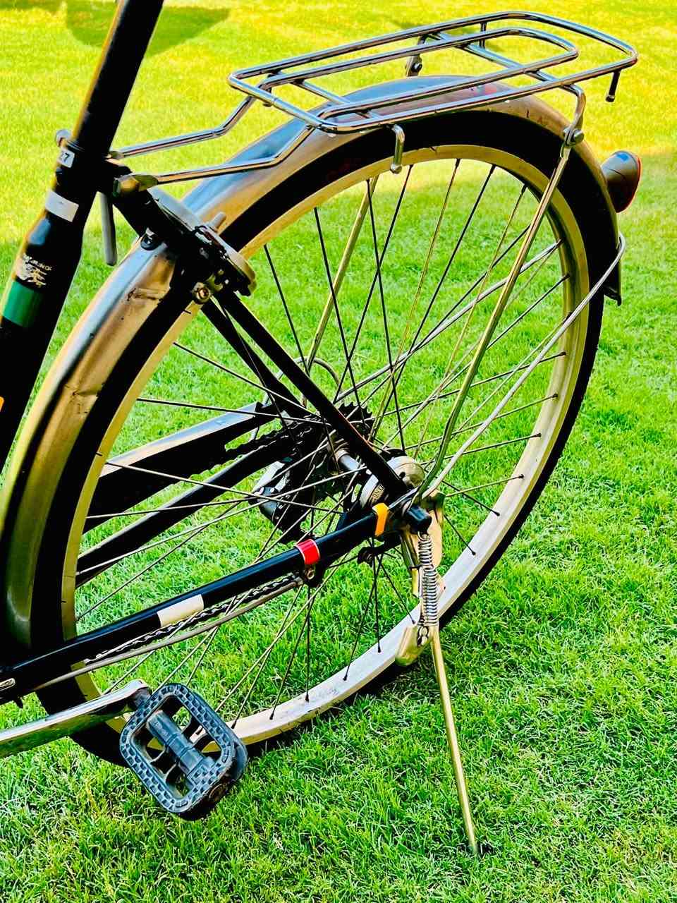🚲🔥 بايسكل ياباني اصلي 🔥🚲
🛞 حجم27 || تخم تاير جديد
🚲 ويل البايسكل فافون اصلي
🔐قفل خلفي اصلي 
⚙️ گير عگرب 6 سرعات شيمانو
🧺 سلة برجستون أصلية
🖤 أسود فحمي أنيق
🚴‍♂️ ناعم بالشارع وراحة 
🔧 كامل مكمل – ما يحتاج أي تصليح
للأمانة البايسكل كلش نظيف وغير مستخدم..
  السعر 150 وبي مجال بسيط..
للتواصل على الخاص وهذا رقمي ***********بي واتساب.
