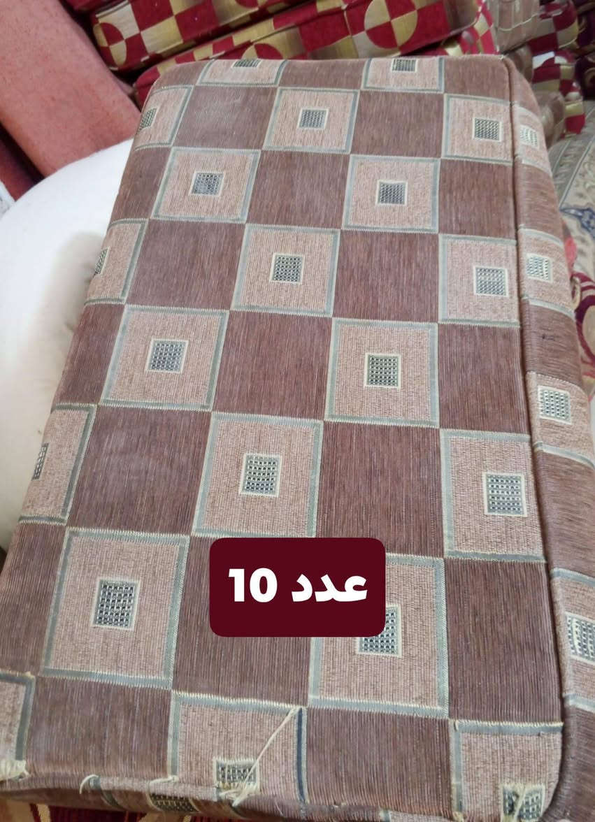 جلسه عربيه للبيع فقط تكيات ٣ الوان العدد ١٨+١٤+١٠

نص مكتوب في الصور:
- 18 عدد
- 14 عدد
- 10 عدد