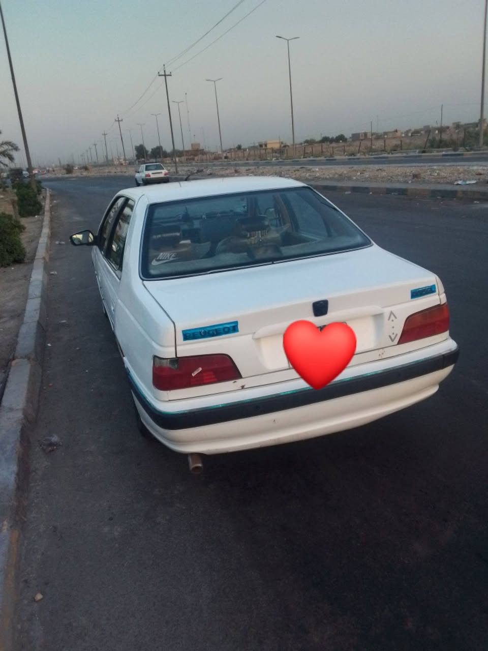 سيارة  بيهه اضرار قليله مطلوبه سنتين للدوله بس اني اسدادهه تبريد شغال ومحرك مقفول سعر ٥٥ ورقه وبيهه مجال قليل ودوشمه كامل وارضيه نضيفه جلد موديل ٢٢ 
الي يشتري يخابرني ع هذا الرقم ***********
