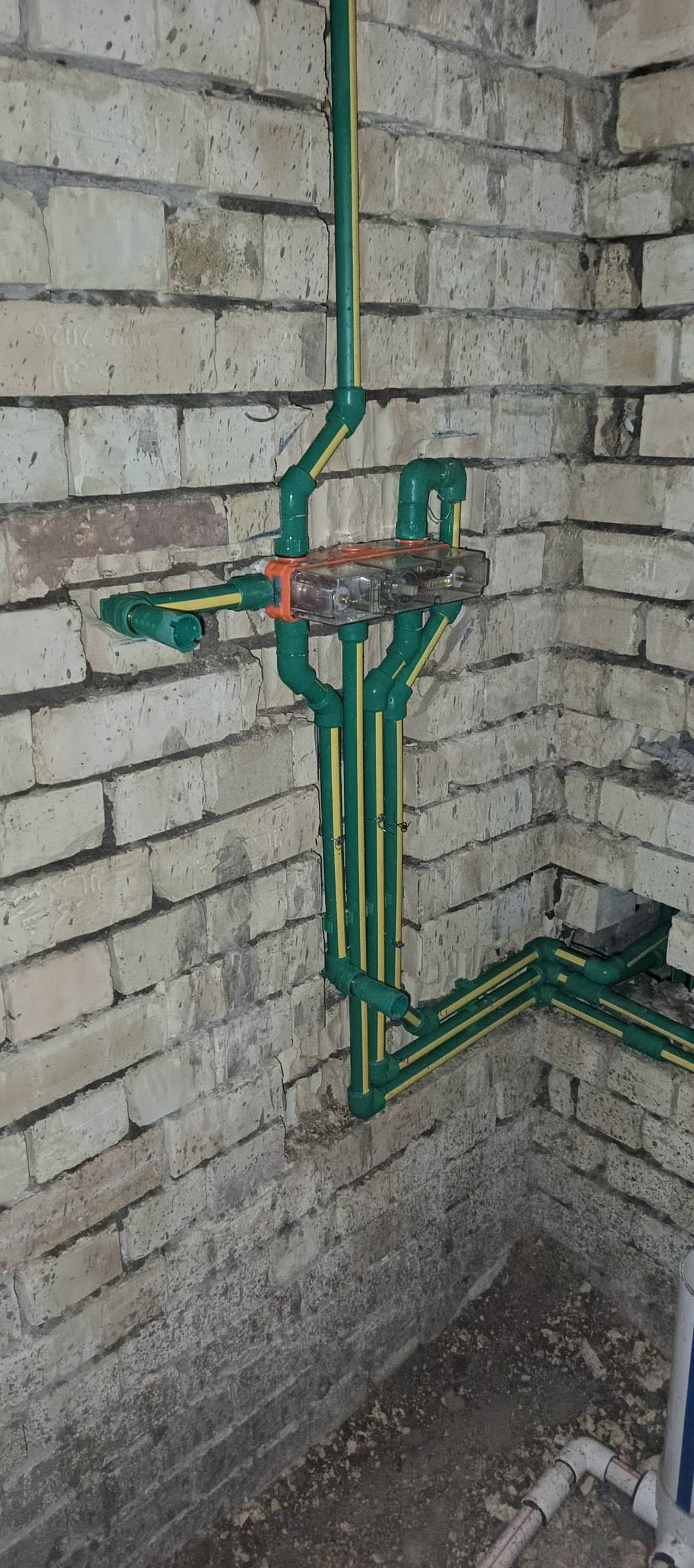 سباكة • خطوط ماء ومجاري • تنصيب مغاسل ومراحيض