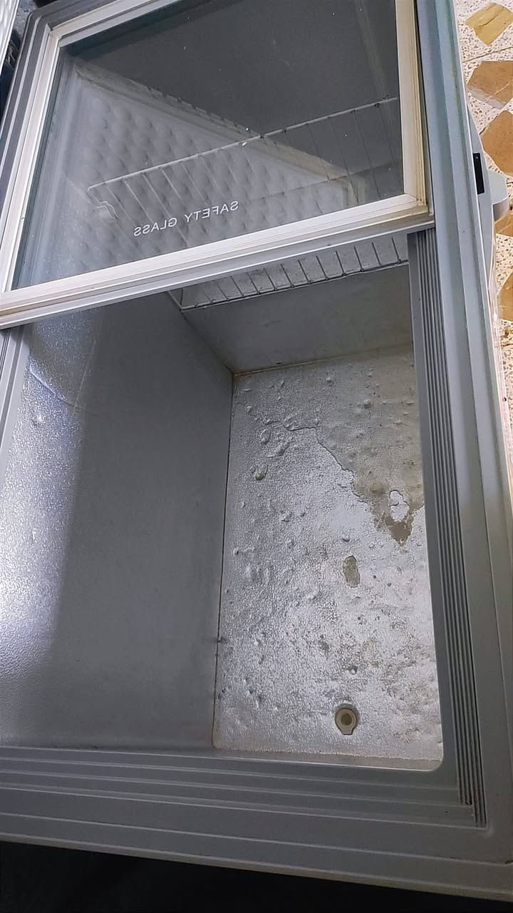 مجمدة للبيع النظافه مثل ماواضح بل صورة ويحتاج غاز فقط

 والله العظيم شغال فول ويجمع بس هسه يحتاج غاز

الشراي يتصل ***********
