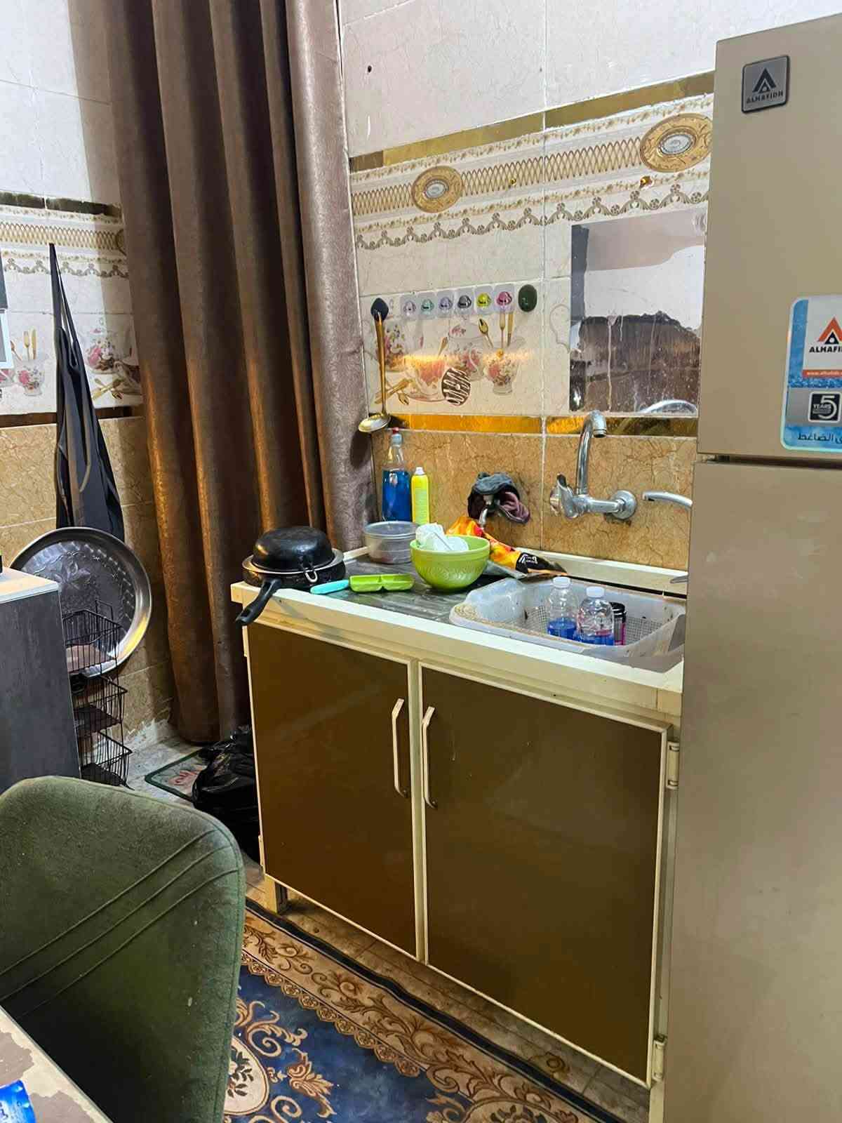 السلام عليكم ميز بلازمه 40 بلازمه عطل بصيط 40 تخم خشب عراقي 10 مقاعد 200 
كاونتر ام ديف اول نصبه اله مترتين ب 200 كومفيره وحده 100 والثانيه 150 ميز طعام مع 3 كراسي 50 سنك 40
واليحب البيت معروض للايجار 100 متر طابق واحد بيت لوحده معتزل 350 اجاره خط وسحب وسخان وموطور وكامل طابق واحد بلعدل الثالث تجيب ملابس وتكعد اخذ فلوس الغراض ***********

نص مكتوب في الصور:
- 10:48 أنت 9/12/26، 9:41 م 0:13 0:00- x1 رد