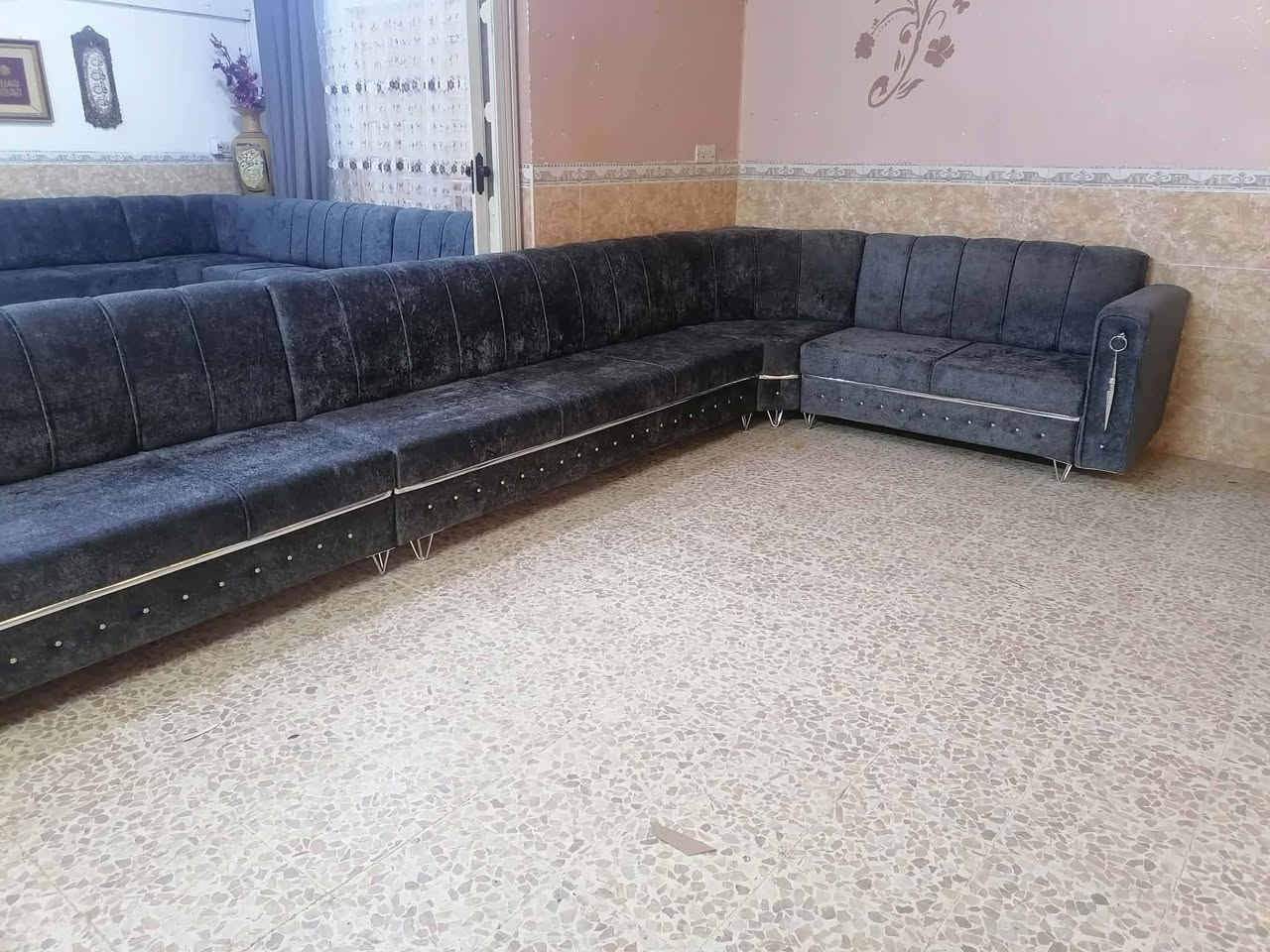 ديوان ٩ متر ٢٠ سم خشب عراقي ثقيل دوشمة جديدة شرط القماش والخشب والاسفنج السعر ٤٢٥ الف للإستفسار على الرقم *********** و*********** موصل الحدباء
