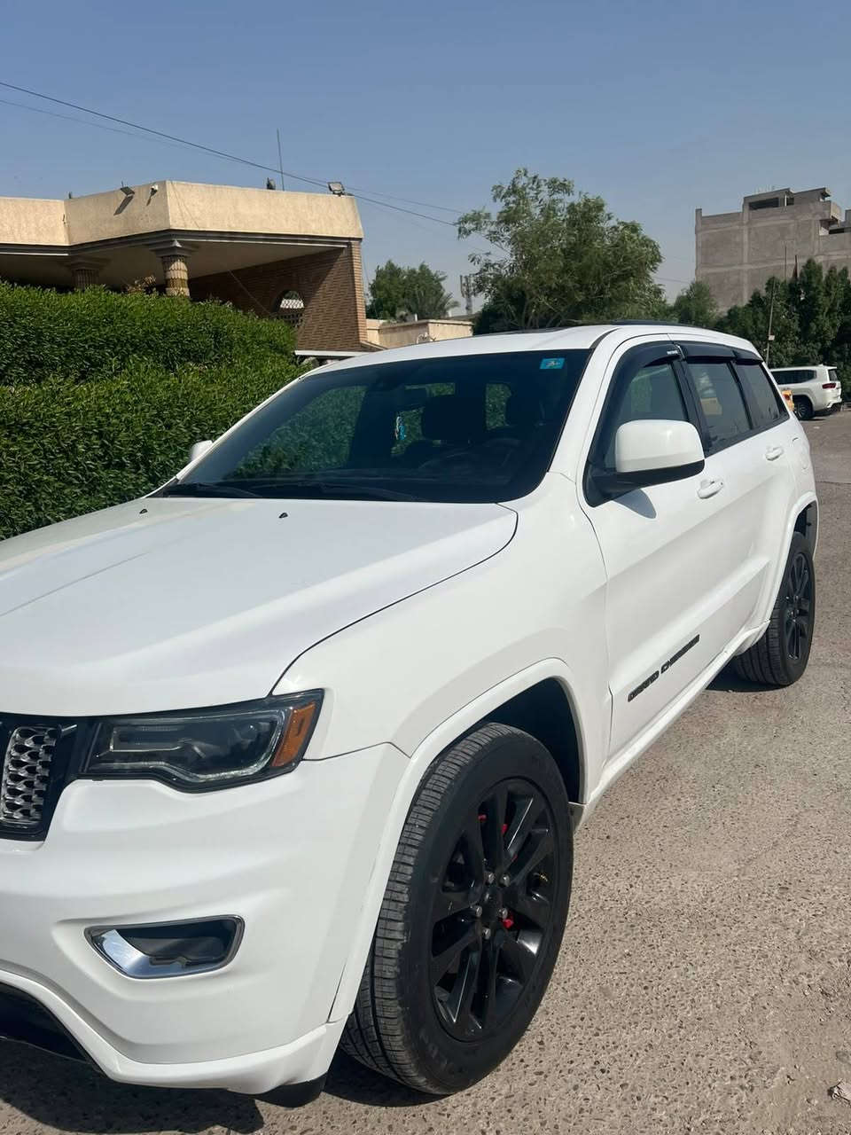 سلام عليكم شباب جيب بلاك توب موديل 2018 بدون ارباك ماشيه قليل 60 السيارة جديدة ونظيفة جدا السعر 215 وبيها مجال مدينة الصدر ***********
