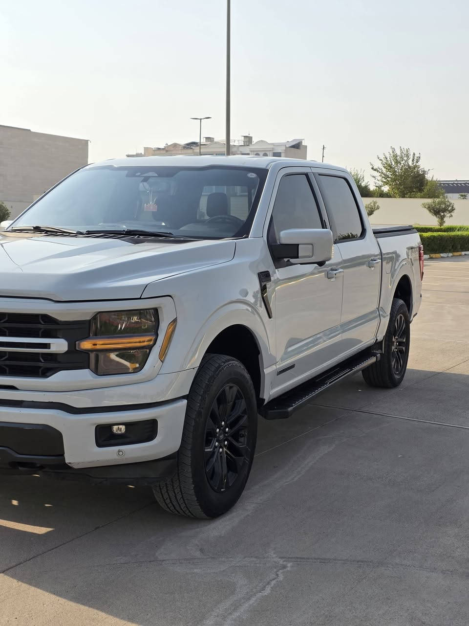 فورد f150 xlt
بدون صبغ 
رقم سليمانية + موافقة جام اسود 
متواجد اربيل 
لون أسمنتي 
محرك 3.5 توين توربو هايبرد
ماشية 34 كم 
شاشة كبيرة 
قوة خارقة + مصروف قليل +راحة تامة...والكثير من المواصفات 
*********** 
390$ ورقة
