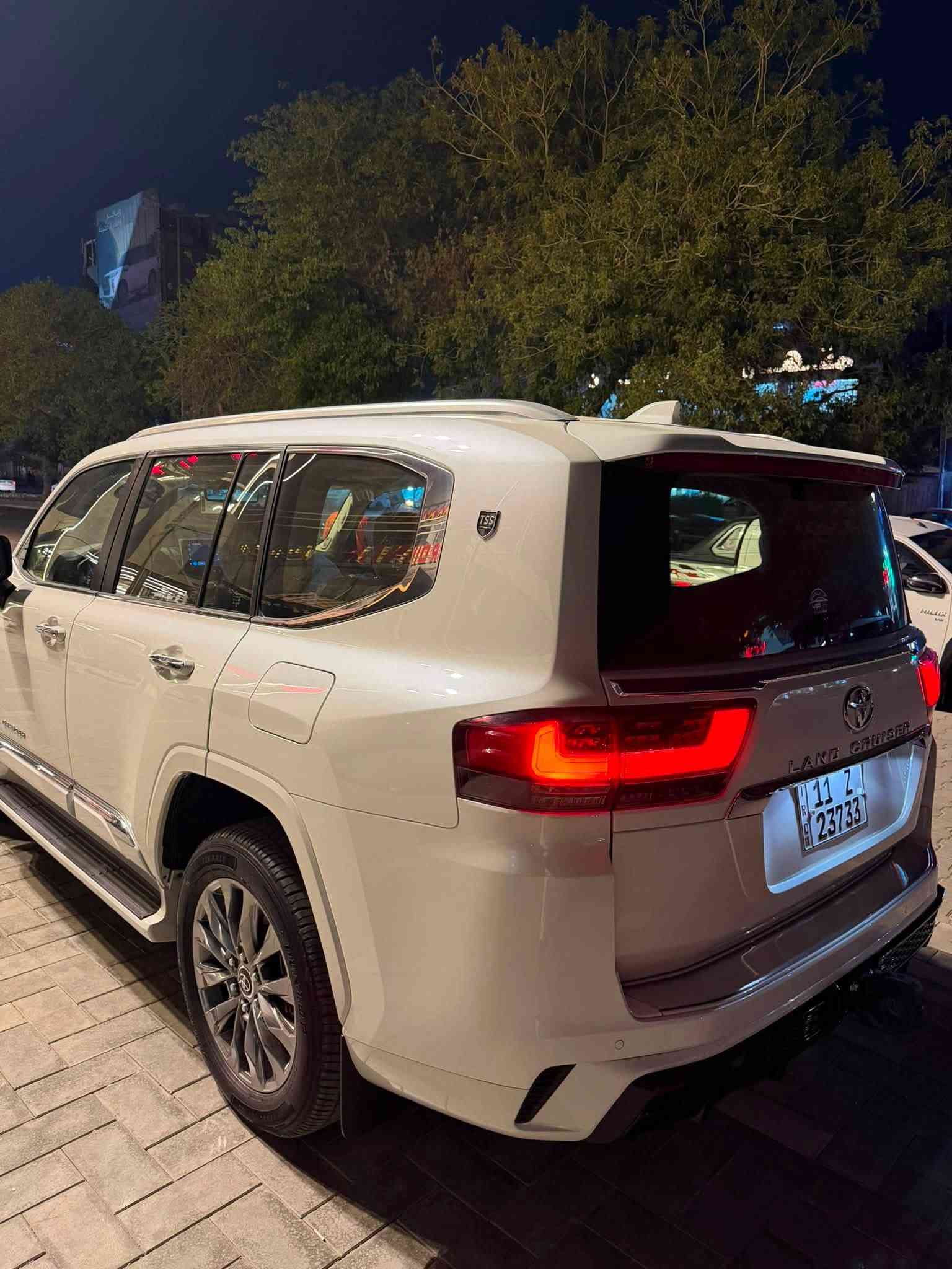 سلام عليكم 
VX لمتد S   2025   TSS 
ماشيه 17 الف حقيقي 
رقم بغداد باسمي تحويل مباشر 
مكفوله كفاله عامه من اي ملاحضه بحالت الوكاله
ضمان شركه ساز 
بغداد المنصور 
***********
