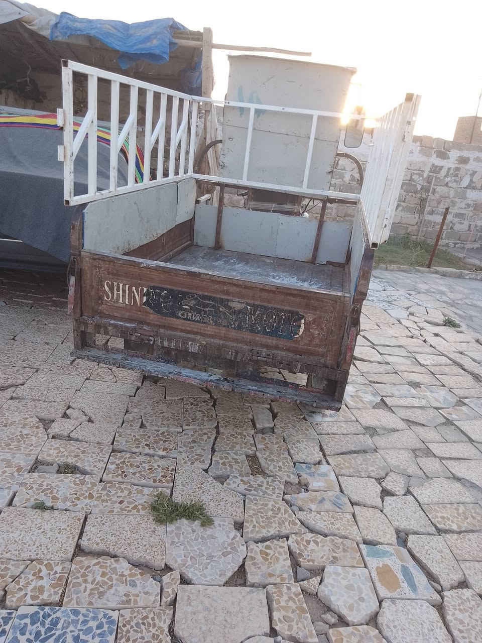 ستوته اركبه وشاصي شرط منفيس كله شرط. 825.     ***********
