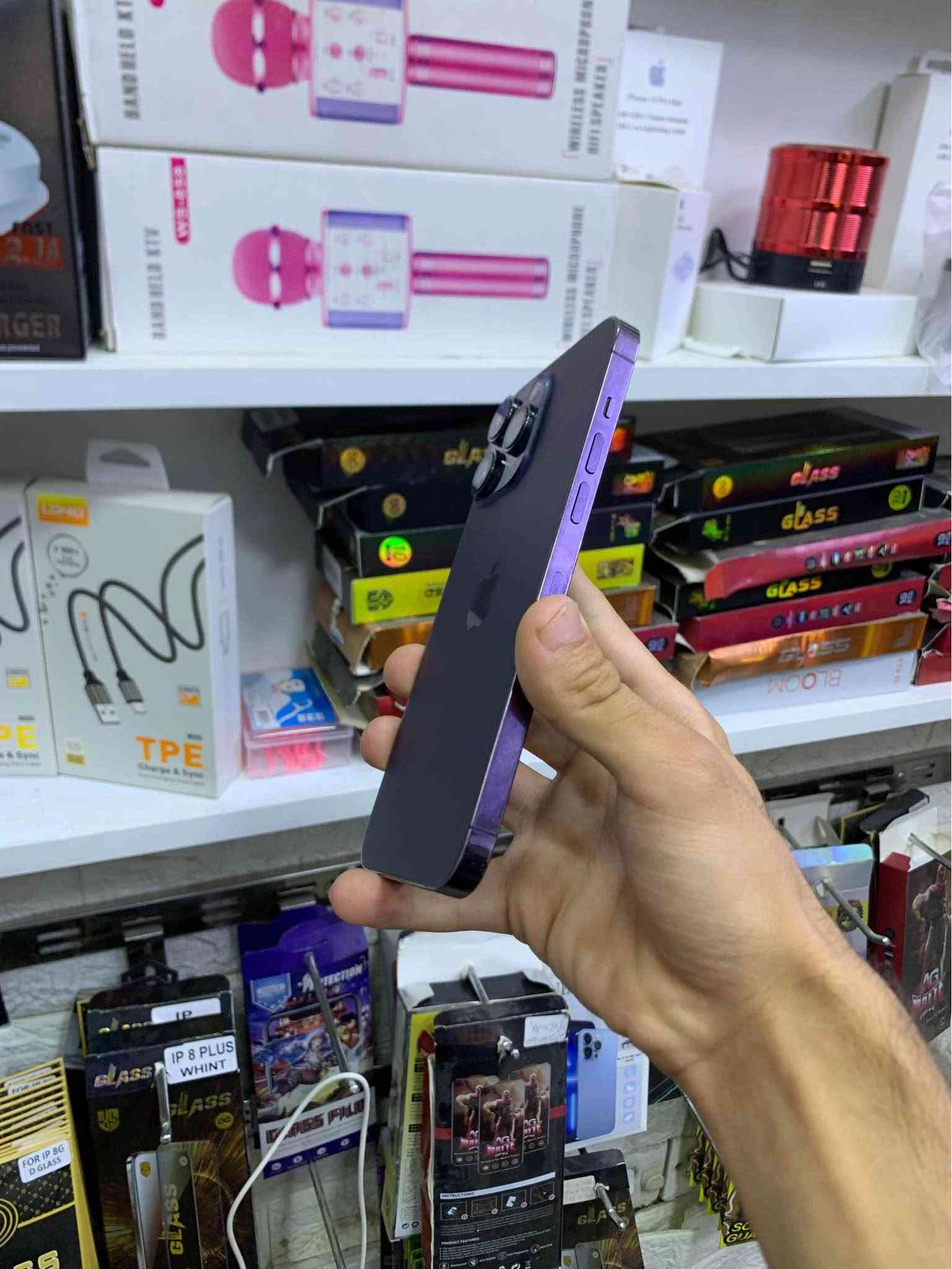 ئایفۆن 14پرۆ ماکس 256گێگا ch بای پاسس
پاتری 91 🔋یەک شووختی نییە زۆر پاکە
فەیس و دارو بەردی بەزەمان نەکراوەیە 
هەوا نادا تەنها سیم ناخوێنیتۆۆ هەموو گیانی بیلادە
کەلار گەیاندمان هەیە *********** ئاسیا &واتس ئەپ كالار, السليمانية

نص مكتوب في الصور:
- 17:59
- حالة البطارية والشحن
- كما هو الحال مع البطاريات القابلة لإعادة الشحن، بطارية الهاتف قابلة للاستهلاك وتصبح أقل فاعلية مع الوقت. معرفة المزيد...
- 91%
- الحد الأقصى للقدرة
- هذا قياس لقدرة البطارية مقارنة بقدرتها عندما كانت جديدة. قد تتسبب القدرة المنخفضة بتقليل ساعات الاستخدام بين عملية الشحن والأخرى.
- أقصى قدرة للأداء
- ستساعد الأنظمة المضمنة في النظام والمكونات في تخفيف آثار الأداء التي قد تلاحظها أثناء التقدم الكيميائي في عمر بطارية iPhone.
- شحن البطارية المحسن
- للحد من استنزاف عمر البطارية، يتعلم الـ iPhone من عادات الشحن اليومية، بحيث ينتظر ولا يتجاوز 80% حتى يحين موعد حاجتك إلى استخدامه.
- الشحن بالطاقة النظيفة
- في منطقتك، سيحاول iPhone التقليل من البصمة الكربونية من خلال انتقاء وقت الشحن الذي تتوفر فيه كهرباء بانبعاثات كربونية منخفضة. يتعلم iPhone من عادات الشحن اليومية، بحيث لا يشحن بالكامل حتى يحين موعد حاجتك إلى استخدامه. معرفة المزيد.
- حول
- < iPhone
- < 26.1
- iPhone 14 Pro Max
- MQ8A3CH/A
- LHCRF73JLV
- 0
- 4
- 256 غ.ب.
- 229.59 غ.ب.
- DC:45:B8:2C:5B:04
- DC:45:B8:2A:37:83
- الاسم
- إصدار iOS
- اسم الطراز
- رقم الطراز
- الرقم التسلسلي
- الأغاني
- الفيديوهات
- الصور
- التطبيقات
- السعة
- متوفرة
- عنوان Wi-Fi
- Bluetooth