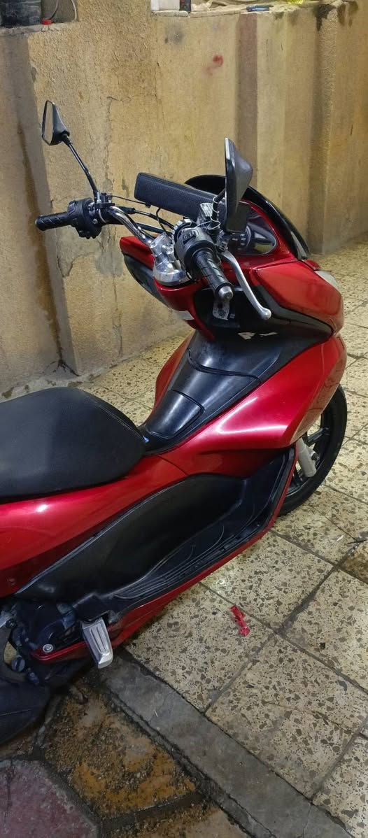 سلام عليكم pcx جيل اول ياباني كفرات اصلي محرك نضيف حساس استان حساس ازدحام  دراجه جديده كامله من كلشي لايت زنون تايرات جدد مكاني الغزاليه موبايل *********** وإذا مراوس بجيل ثاني او ثالث
