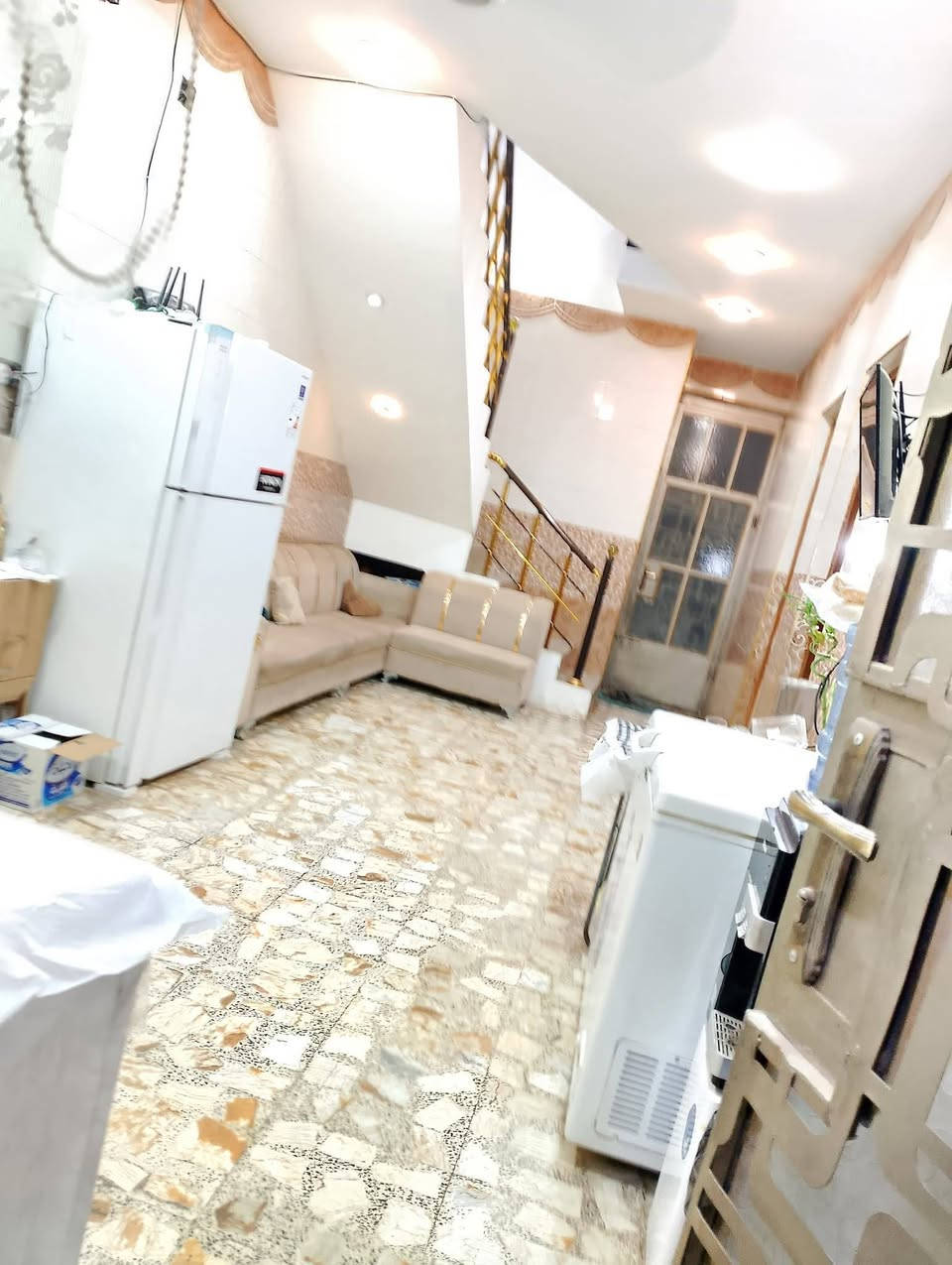 بيت للبيع الكاظمية الثانية الطي بدايه نزال عباس الكهربائي بشارع ١٢ ثالث فرع عاليسره  مساحته ١١٤م واجهة ٧ ونص مدخلين مطبخ وحولي وصالة ضيوف وغرفه نوم وصحيات ثنين خارجيه وداخليه والطابق الثاني غرفه نوم كبيره وغرفه مخزن صغير ماء أسأله كهرباء وطني وسحب الأتصال عالرقم ***********
