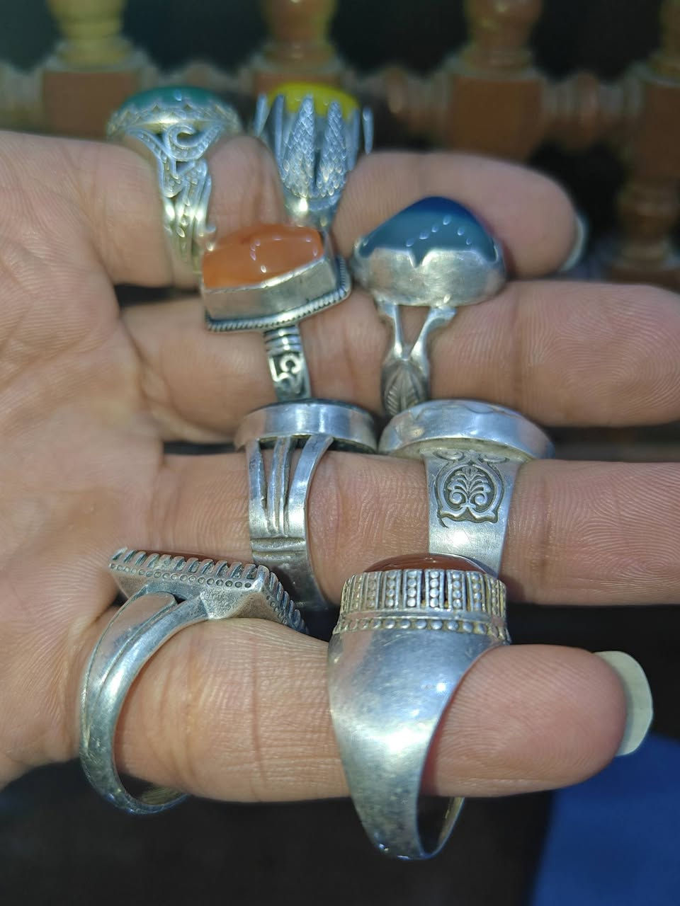 متاح 8 خواتم حلوات ومرتبات حجار طبيعيه من العقيق اليماني وجزع يماني وسلوه قديمات  الخاتم الواحد 35 الف  وذا شلع بيهم مجال ***********
