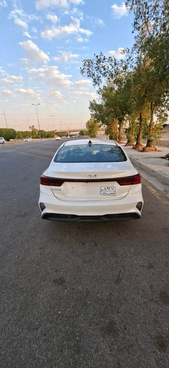 سلام عليكم للبيع فورتي موديل 24 نص فول 
ا
المواصفات المعروفه تحكمات وبيه بعد موصافات 

الحادث واضح بل صوره 

حوض تصليح وجاملق خلفي صبغ والجاملق الثاني بي بارد 

الجنطه مبدله 

ماشيه 52ميل 

بدون يرباك 

العنوان الكاضميه جكوك 

***********

السعر 125 وبيه مجال للشرايه
