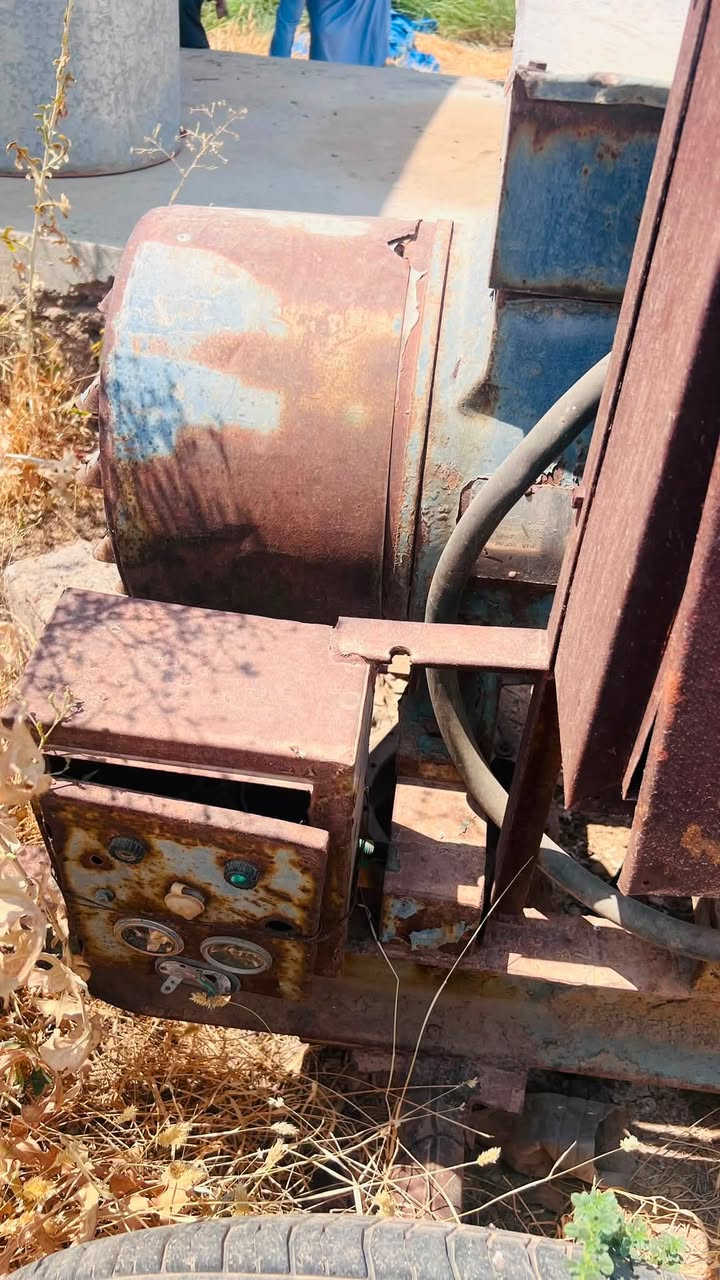 السلام عليكم
للبيع داينمو توليد أمريكي 40KV 
مع الشاصي للاستفسار اكثر
الاتصال ***********

