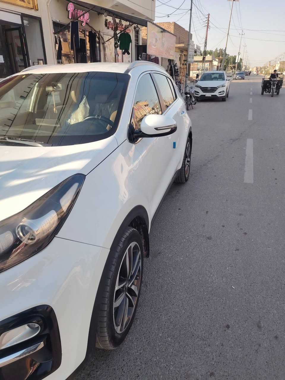 السلام عليكم
سبورتج 2020 خليجي محرك 2000c
مكفولة كفالة عامة 
 موصفات
حساس امامي+ خلفي
كامرة +شاشة
كراسي الامامية كهرباء
السيارة عليهة ادامة كاملة ماشية 109
مكاني ديوانية
رقم الهاتف ***********
