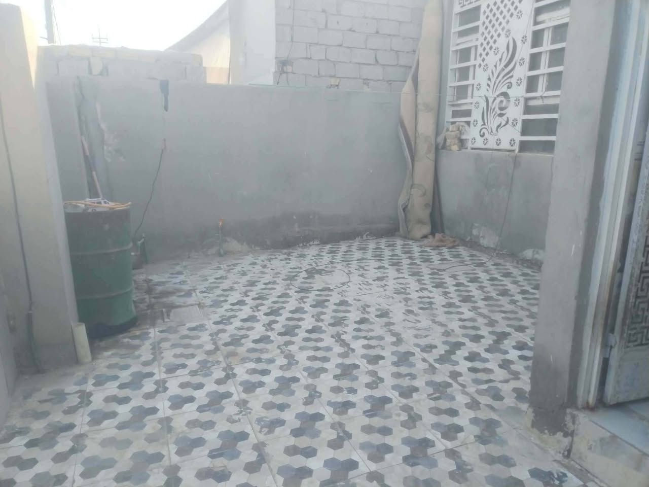 🏠 دار سكن للبيع – 
📐 المساحة: 140 م²
📜 سند 25 – مداور مباشر
🛏️ تتكون من: • 
✅غرفتين نوم
• صالة
• مطبخ
• براني
• مجمع صحيات
• كراج
🛣️ على شارع مُبلّط مباشر
📍 الموقع: مقابل السلامي
📏 تبعد حوالي 100متر
🛣️ عن الشارع العام طريق السنية – الديوانية
📞 للاستفسار والاتصال ***********
