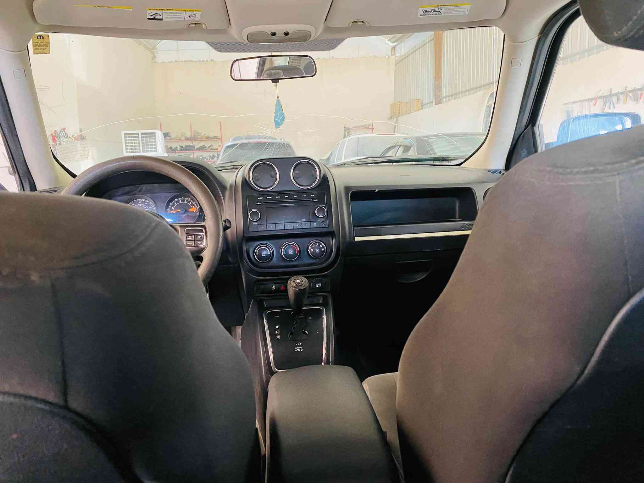 سلام عليكم
جيب باتريوت 2015 بسمي سياره كفاله عامه البنيد طار عندي وبيه طخات كلش بصيطه مبينات بل تصوير سعرها 85 وبيه مجال 
***********
