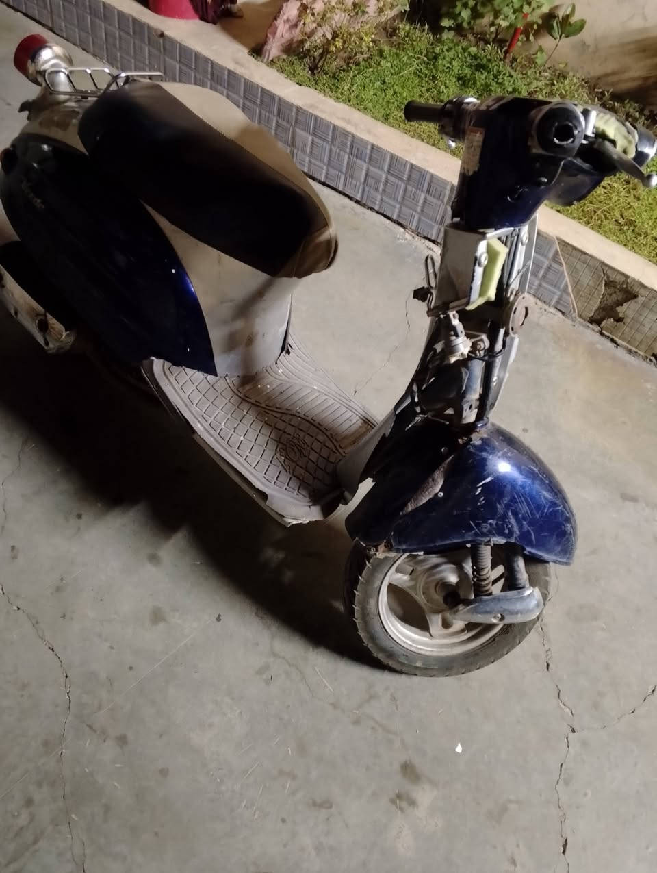سلام عليكم عندي هذا ماطور مثل ماواضح بل صوره سعر ١٠٠ بي مجال شغال كلشي بي كهربائي اضرب هندر وطلع لتواصل خاص ورقم ***********

