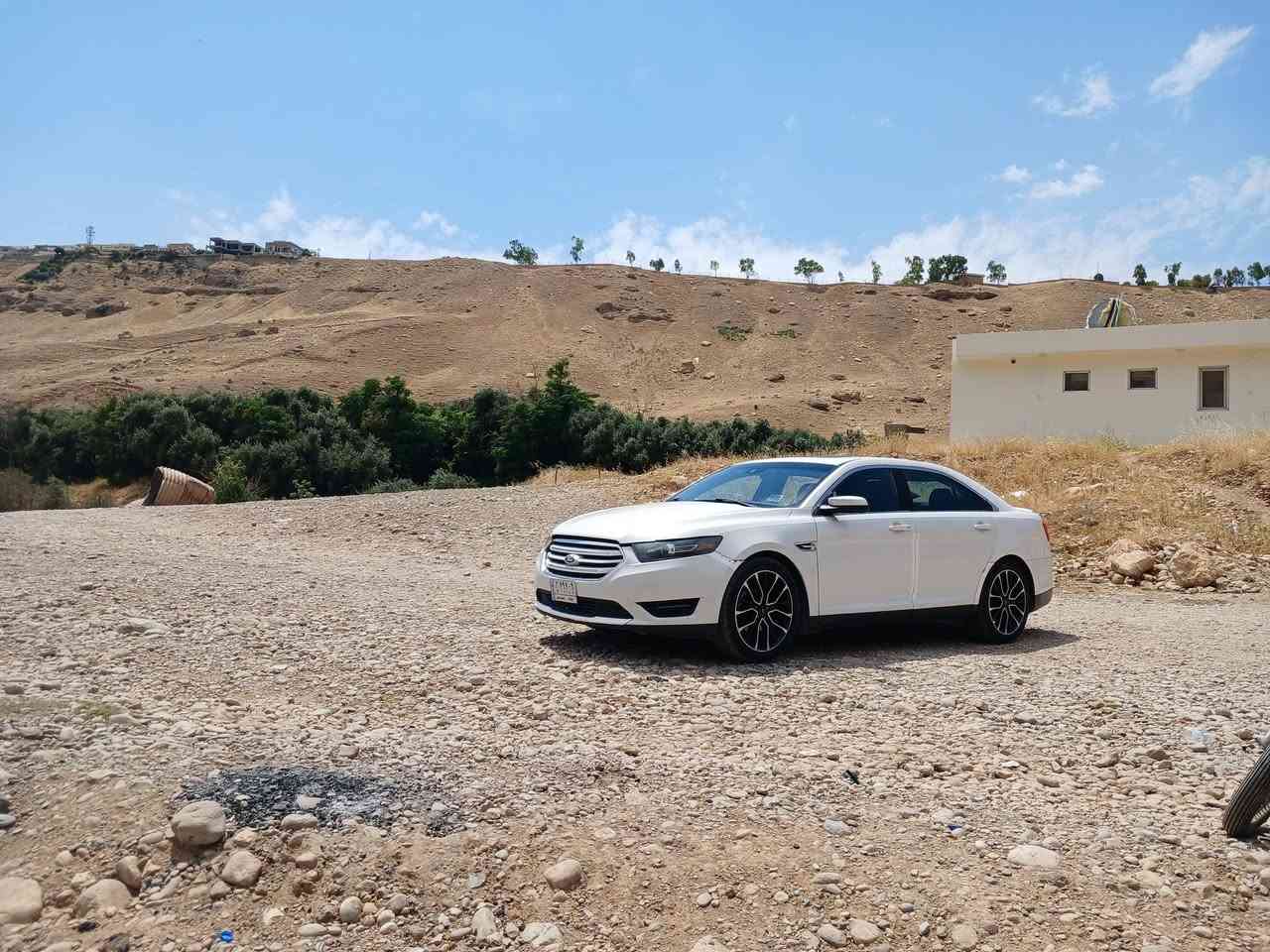 السلام عليكم ... بعد التحيه الطيبة
تم تنزيل السعر .......
فورد تورس موديل ٢٠١٨ فئة SEL
اللون ابيض صدفي
الرقم بغداد (بأسمي مباشر)
المواصفات
سلايت 
كشنات جلد + تدفئة كشن + كهرباء 
بصمه + دخول ذكي + ترحيب فورد
شاشه وكاميرا بلاد
ويل كب قياس ٢٠ 
جاهزة من كلشي اي نقص مابيها حدادة ومكينه وكير كله مكفول
بيها ٥ قطع بنيد وجاملغات صبغ وبابين جهة السائق تبديل نفس اللون  صور الحادث  موجودة 
مكان السيارة بغداد /الكرخ - حي الشرطة الخامسه
السعر ١١٥ ورقة  قابل للتفاوض للتواصل واتس اب او هاتف
***********

نص مكتوب في الصور:
- ***********