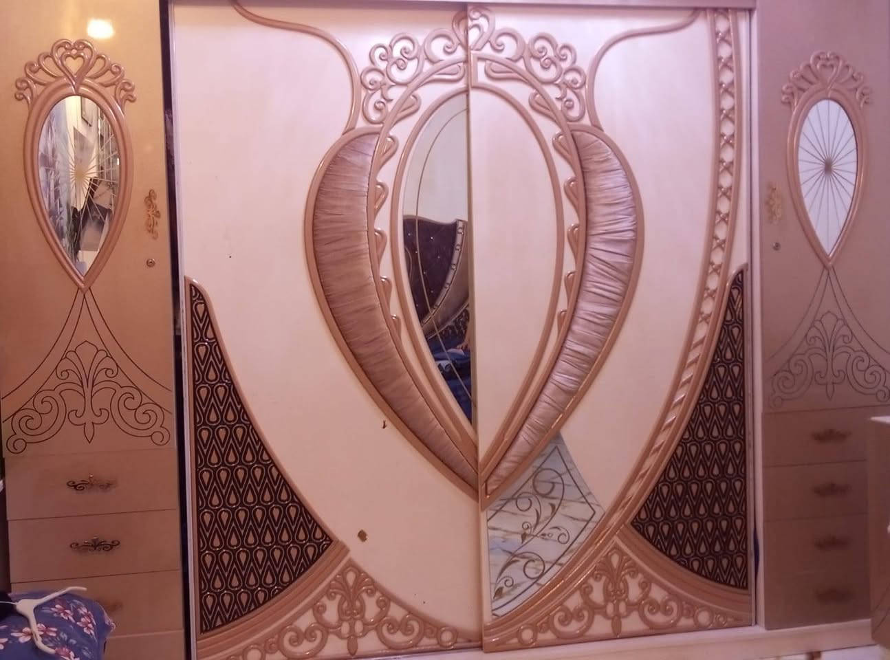 السلام عليكم غرفه تركي مستعمله سعرها 250 وبيها مجال هذا رقمي***********
