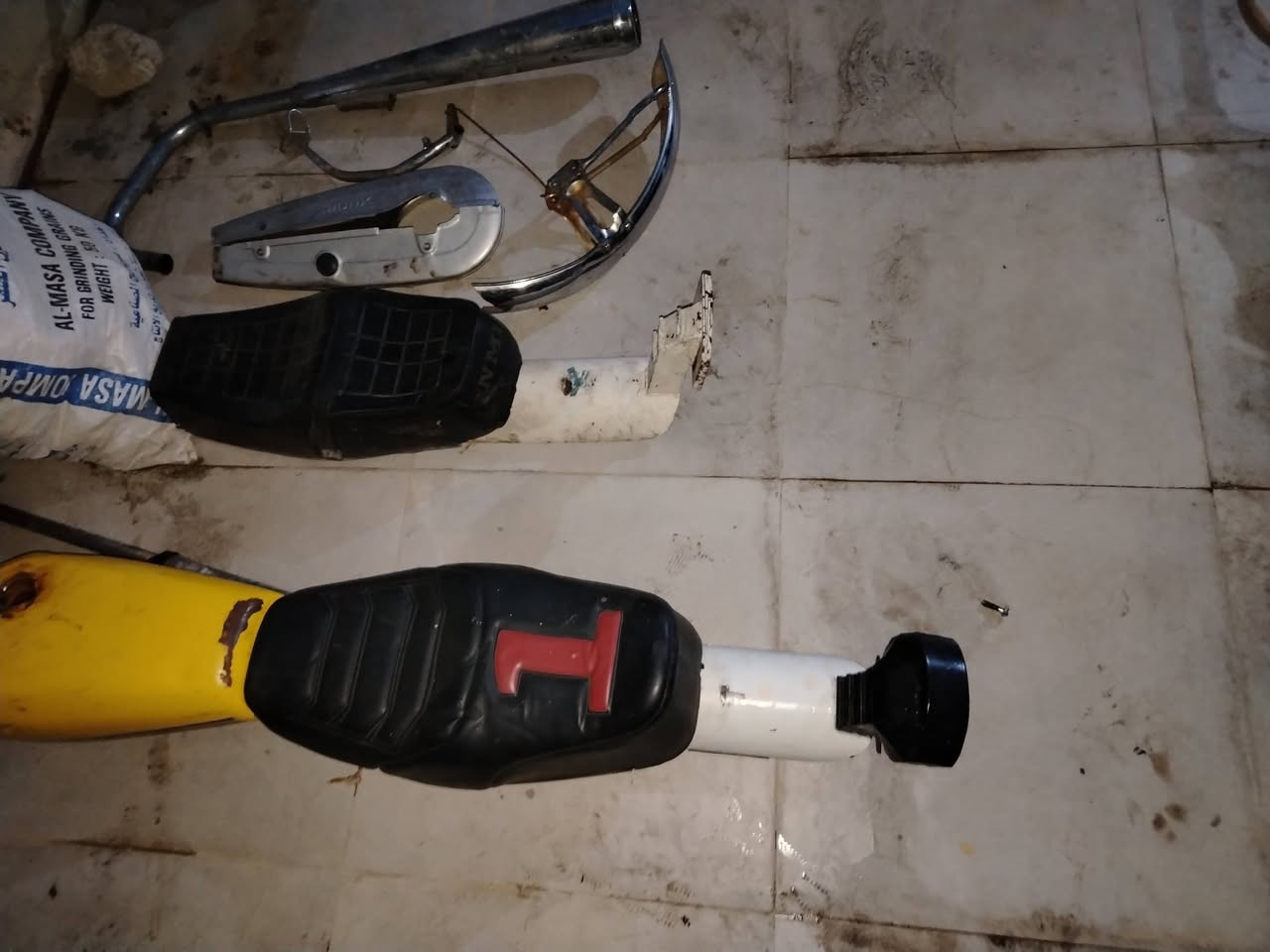 للبيع راصطات ثنين +تانكي +كشنات ثنين شرط النضافه رياضيات فول +صينيه زنجيل سونلك الاصليه +صالنصه نامي ابرو +دوست ابريك +جاملغ امامي مقصوص طرف رياضي +عندي جاملغ خلفي هم ***********
