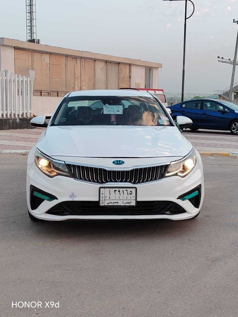 السلام عليكم كيه اوبيتما موديل 2020رقم بصره معوقين وكاله عامه ثاني يوم وراد امريكي ضربتها جامق وبنيد فقط والباقي كفاله عامه من ضربه وصبغ وتبديل وفتح مكينه 2400شرط مامفتوحه مكينه وكير وحداديه وتبرايد مكفولات مواصفات تحكم استيرن اشاره بالمرايه شاشه كبيريه گامره دواره مانع انزلاق شفادات ويل گب منضومه زنون دسگ خلفي وامامي باقي المواصفات معروفه مكان الناصريه السعر 123وبيه قليل ***********

نص مكتوب في الصور:
- HONOR X9d