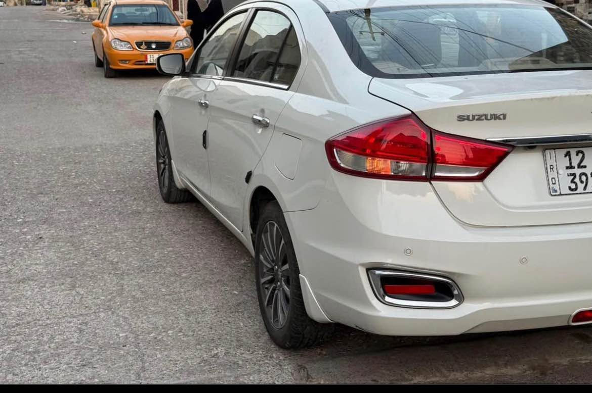 🚘🔥 للبيع سوزوكي سياز GLX  استلام الشركة العامة للسيارات موديل ٢٠٢٣ وتاريخ الاستلام من الشركة نهاية سنة ٢٠٢٤ رقم نينوى السيارة كلين بدون ضربة بدون صبغ بدون بارد
‎⭐ مواصفات GLX:
✅ تشغيل بصمة / Push Start
✅ مفتاح ذكي ودخول بدون مفتاح
✅ مثبت سرعة
✅ تبريد قطعتين ممتاز جدا 
✅ شاشة معلومات LCD ملونة 4.2 إنچ
✅ تحكم صوتي من المقود
✅ نوافذ كهربائية أمامية وخلفية
✅ مرايا كهربائية وقابلة للطي كهربائياً
✅ مقاعد جلد
✅ مقود جلد
✅ 6 سماعات مع Cd
✅  أنظمة USB + AUX+ Bluetooth
✅ حساسات ركن خلفية
✅ كاميرا خلفية 
✅ مصابيح أمامية LED
✅ مصابيح ضباب
✅ إضاءة نهارية DRL
✅ مرآة داخلية تعتيم تلقائي
✅ نظام مراقبة ضغط الإطارات TPMS
✅ متبقي سنة وتصبح حرة
✅ السيارة بإسم رئيس مهندسين موظف في مديرية تربية نينوى 
✅ السيارة قاطعة ٣٣ الف كيلومتر  قابل للزيادة 
✅ اقتصادية جدا جدا في الوقود اللتر يمشي اكثر من ١٤ كيلو متر (من الموصل الى بغداد صرفت اقل من نصف خزان الوقود)
✅ تعمل على الوقود العادي دون اي مشاكل بدون دوانز حتى ويا التبريد
✅ ويل كب كروم
✅ البيع من المالك الاصلي
📌 [السعر ١١٥ ورقة] وبيها مجال بسيط
📌 [نينوى / الموصل / الجانب الايسر]
☎️ للتواصل والاستفسار: [***********]
⚠️ للجادين فقط – يرجى عدم الاتصال من غير الجادين. موصل, نينوى
