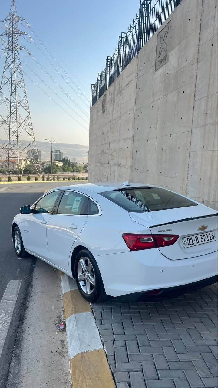 chevrolet malibu 2.5 2018 
***********
خەلجی سفری شەریکەی مەنصور مەکینە 2.5 بی تۆڕۆبۆ مەرغوبە هیچ هیچی پێوە نییە دەعامیش بە شەرت مواسەفاتی جوانە کامل فولیوم سەر سوکان دەبل گێڕ بەصمە برێک فینگر ئۆتۆ هۆڵد و تراکشن حاسەی بیلادی دواەوە و شاشە گەورە لیدی پێشەو و عەدەسە ویل کەپ تەبرید مەرکەزی 124 هەزاری حەقیقی ڕۆشتوە گێڕو مەکینە بەشەرتی هەزار فیتەر برغوی بانەدراوە 
بەشەرتی گێڕو مەکینە و تەبرید و تەحویل و غەرامە 
بۆ زانیاری زیاتر پەیوەندی بکەن ***********
نرخی 125 وەرەقە و مەجالێکی برایانە گوڕینەوەش ئەکەم السليمانية, العراق
