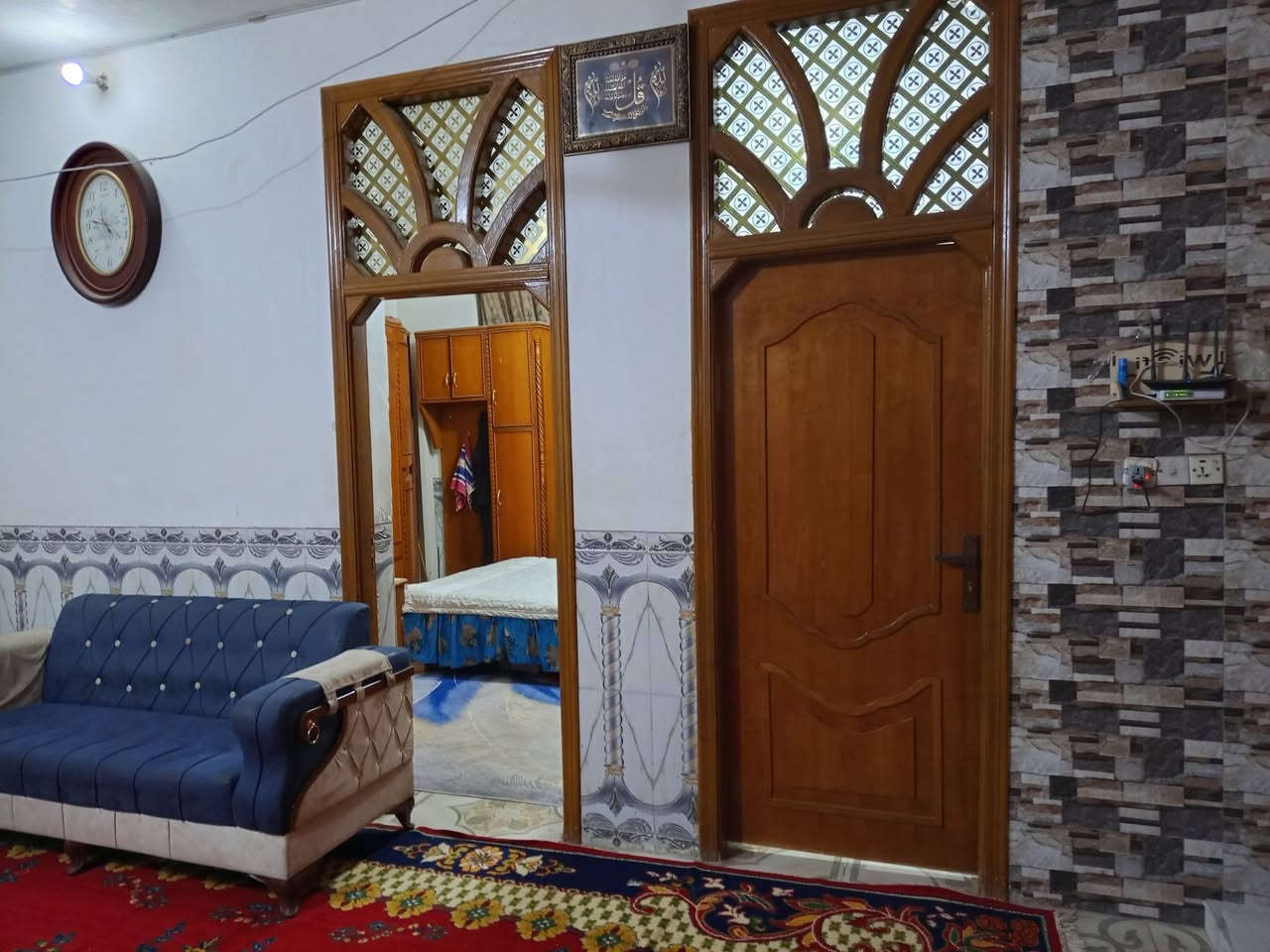 السلام عليكم
بيت طابو زراعي سند 25 مساحة 200م + فضله بجانب البيت 80م 
العنوان/ التاجية نادر الثالثة شارع 10 
البناء/ غرفتين وصالة ومطبخ واستقبال وصحيات داخلية وخارجية 
ملاحظة/ الكاونتر يباع مع البيت
السعر 90 وبي مجال 
للاستفسار اكثر خاص او الاتصال على الرقم ***********
