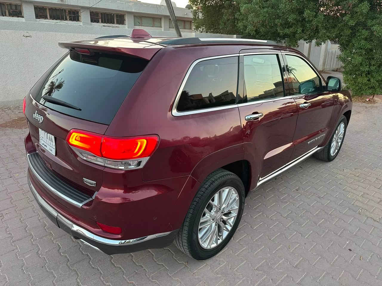 Jeep Summit  $ب18.800
فول الفوول 6 سلندر سومت
موديل 2018 
بانوراما، جلد، كشنات كهربائية، ذاكرة، تدفئة وتبريد أمامي

حادثها بسيط ومرفق مع الصور
ماشيه 73 ميل
ومرفق صور السونار ايضا
السياره كير، محرك، تبريد، نظيفة جدا
* الصوت: Harman ماركة،
* كاميرا خلفية وحساسات أمامية وخلفية
* بصمه وتشغيل عن بُعد
* تكييف أوتوماتيك خلفي وامامي(قطعتين)
* نظام عزل ضوضاء داخل المقصورة
* 7 Airbags وأنظمة ABS وTraction/ESC. 
* مرايا كهربائية ومدفأة مع إشارات انعطاف.
* مرايا داخلية بلاد أوتوماتيك تعتيم.
* إضاءة داخلية وعتبات أبواب مضيئة Summit.
* حساسات ركن أمامية وخلفية.
* تحذير النقطة العمياء Blind Spot وتحذير مغادرة المسار.
* تحذير اصطدام أمامي + نظام فرملة طوارئ.
* زراكات للمصابيح الامامي وإضاءة LED نهارية.
* باب الصندوق كهربائي وذاكرة مقعد السائق.
* مقاعد أمامية 8 اتجاهات كهربائية مع Lumbar، 
* مقاعد جلد وتدفئة وتبريد.
* 7 ايرباكات
ومواصفات كثيره اخرى

عنوان: بغداد. الكرخ. اليرموك. الاربع شوارع
هاتف: ***********
