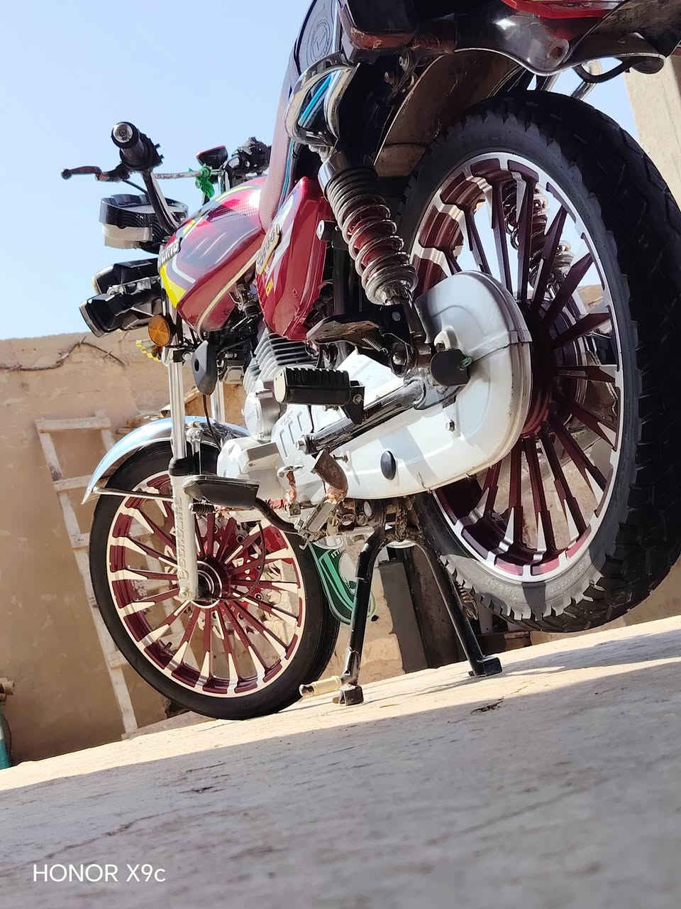 السلام عليكم دراجه سيفان موديل 25 للبيع سعر 850 مكانه حي النصر الجسر فرنسي*********** واتساب

نص مكتوب في الصور:
- HONOR X9c