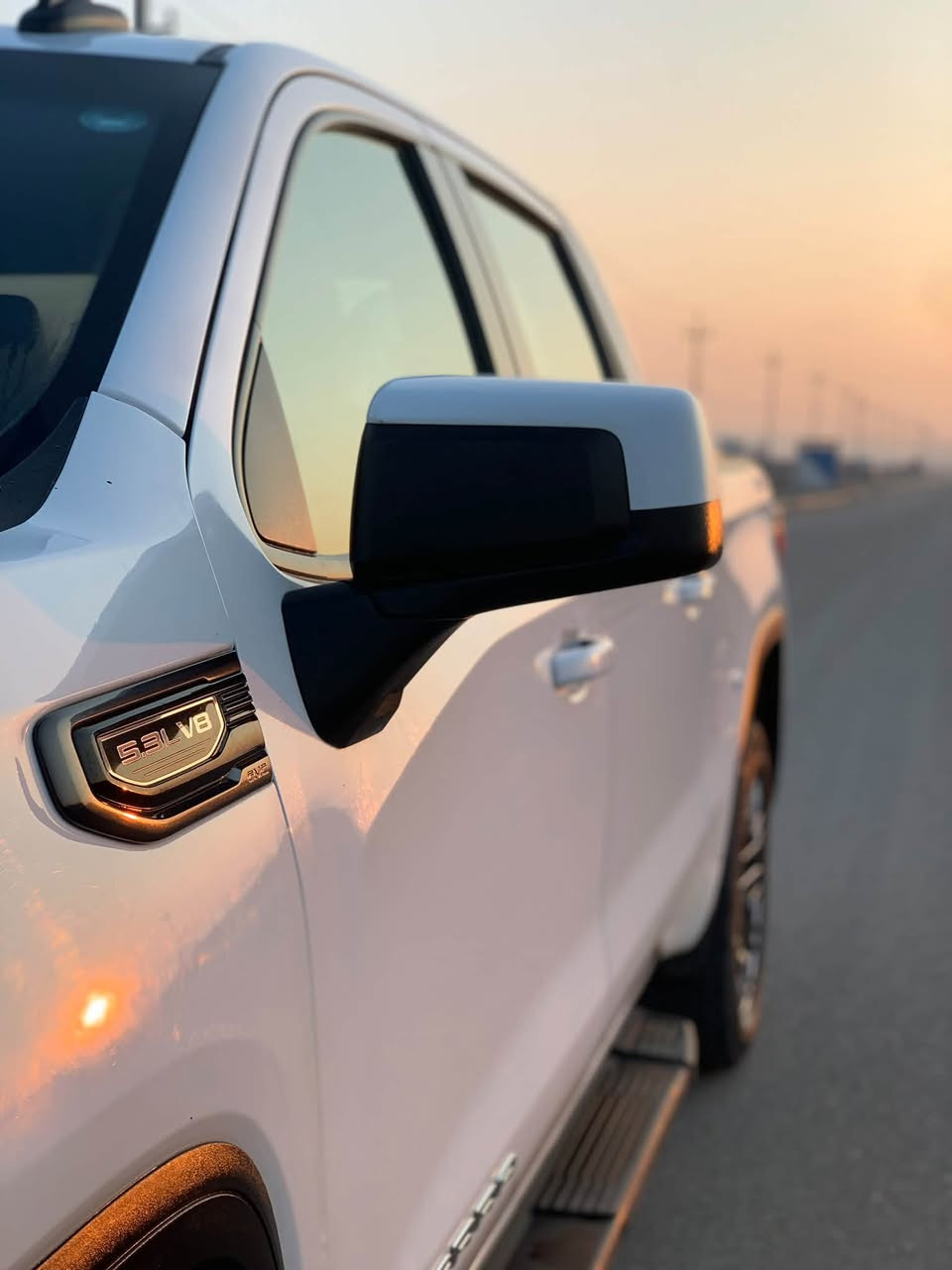 جمس سييرا 2023
V8 5.3L
ماشيه 108الف كم
لون ابيض
مقاعد قماش
عدد المقاعد ٥
كير علاق
تشغيل عن بعد
مقاعد تدفئة 
قطعه وحده والباب مبدل بلاد
السعر 340$ و بيها مجال
للتواصل واتساب ***********
